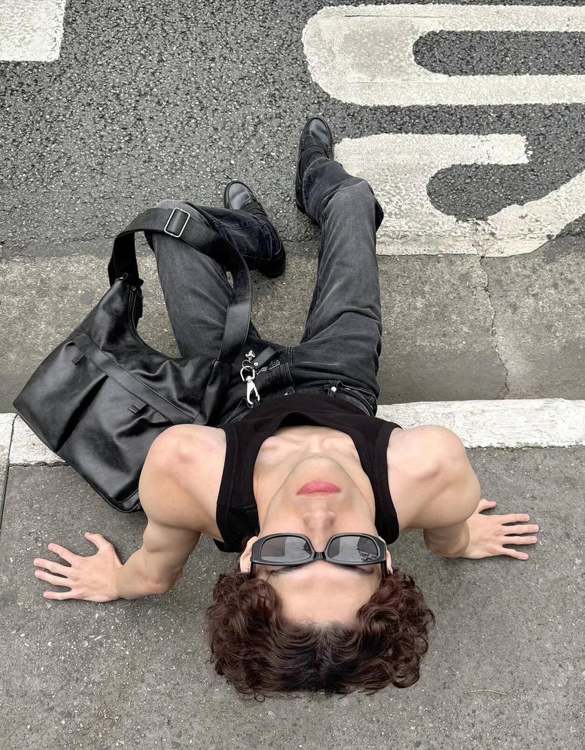 Utsvängda jeans med rak passform-Svart