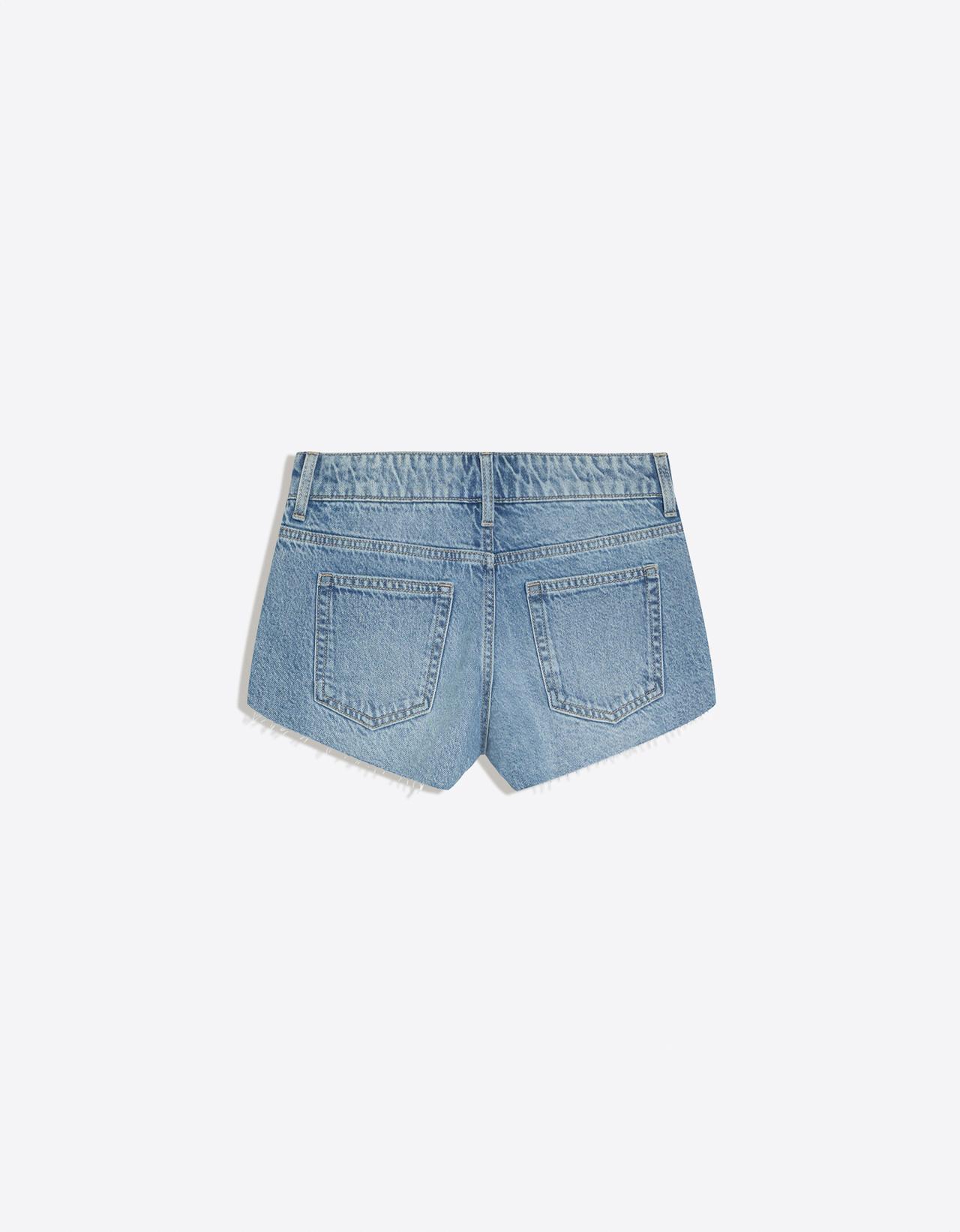Rhinestone denim shorts — Light blue