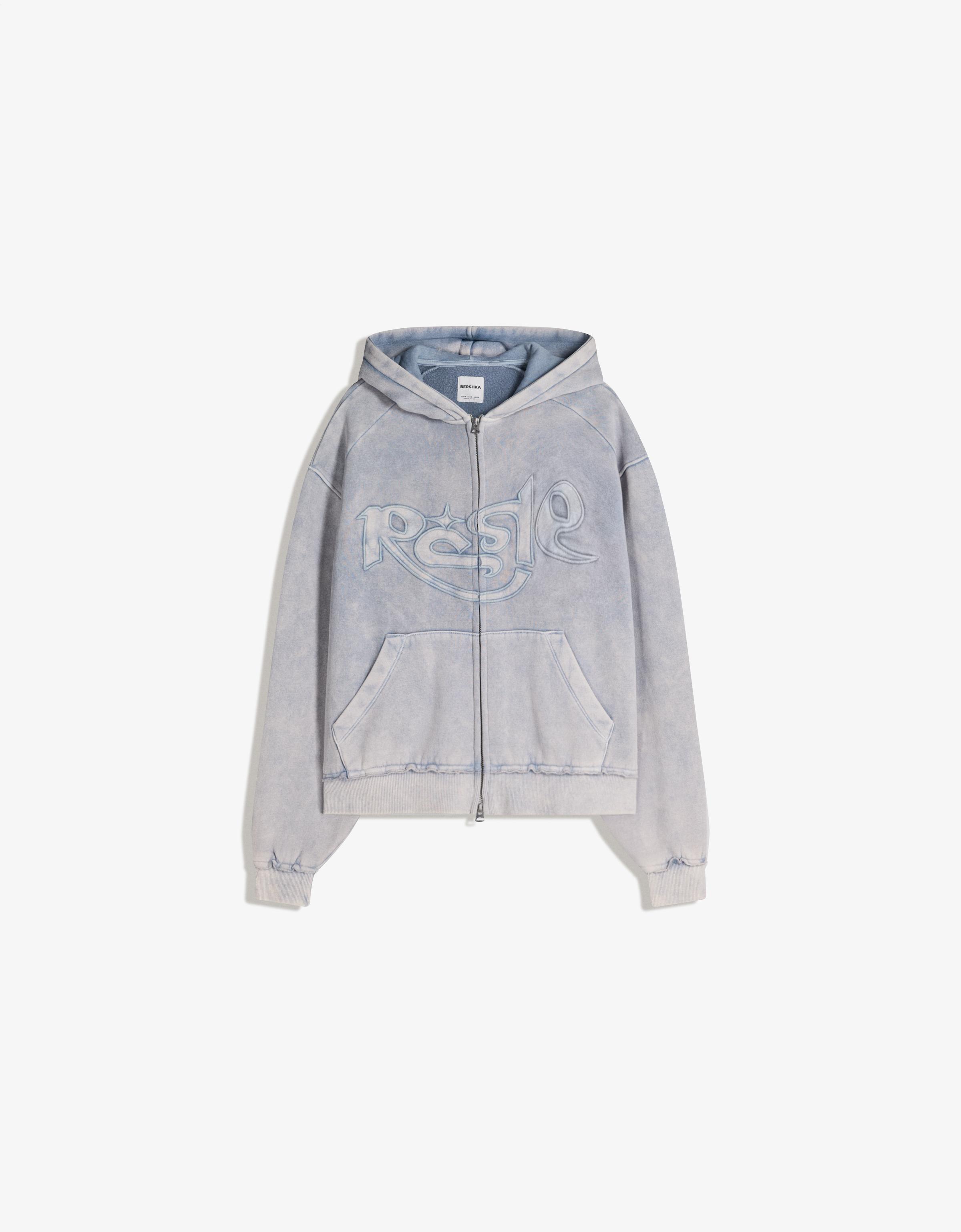 Bershka Sweatshirt Mit Reißverschluss Und Bestickter Kapuze Herren S Ausgewaschenes Blau