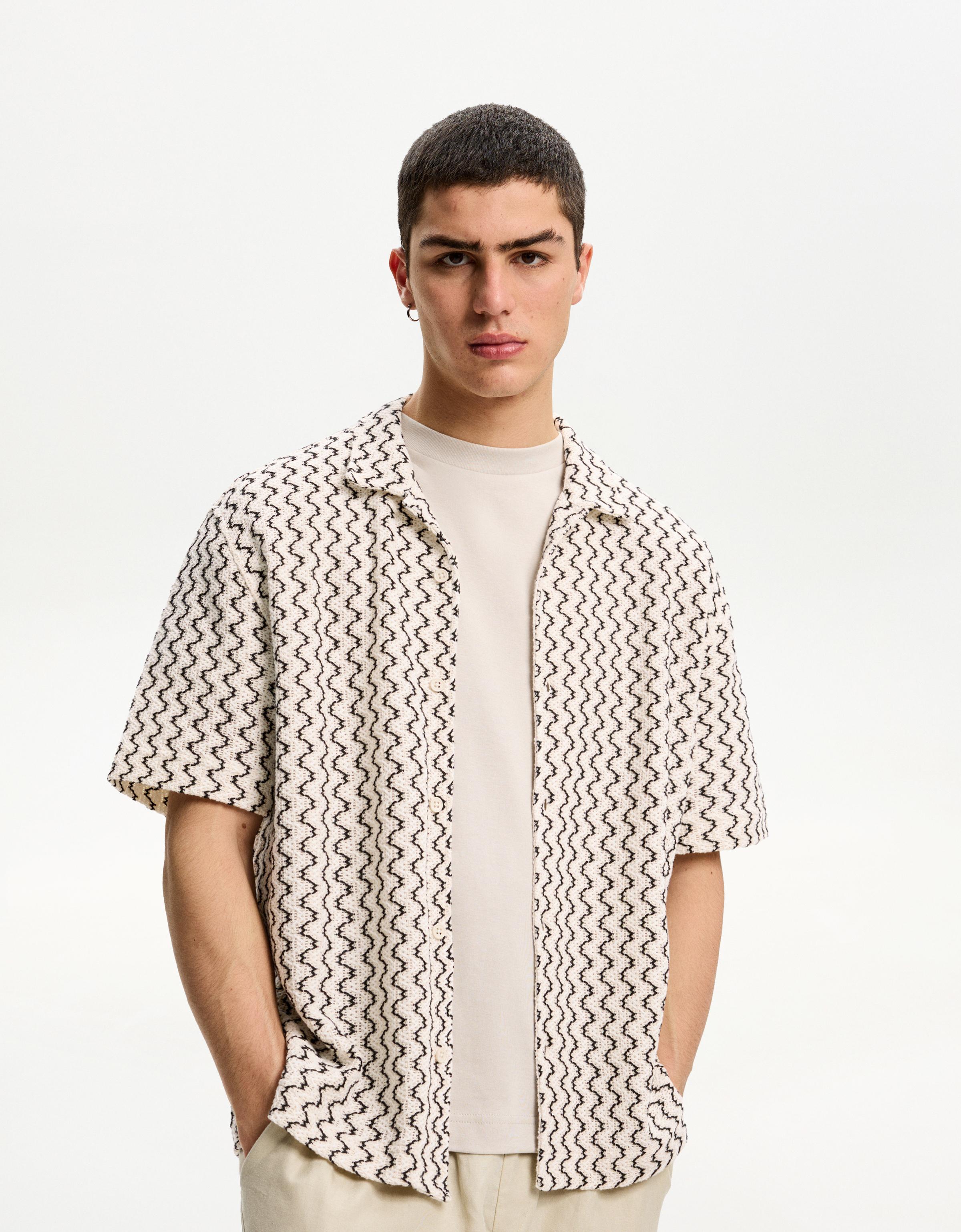 Thumbnail - Bershka Rustikales Hemd Mit Kurzen Ärmeln Herren S Rohweiß