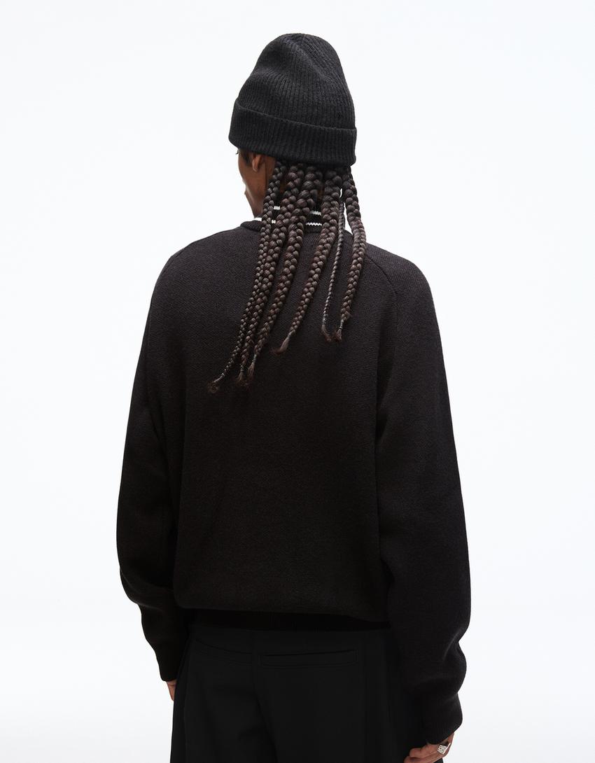 Maglione con cerniera e ricamo sul collo-Nero