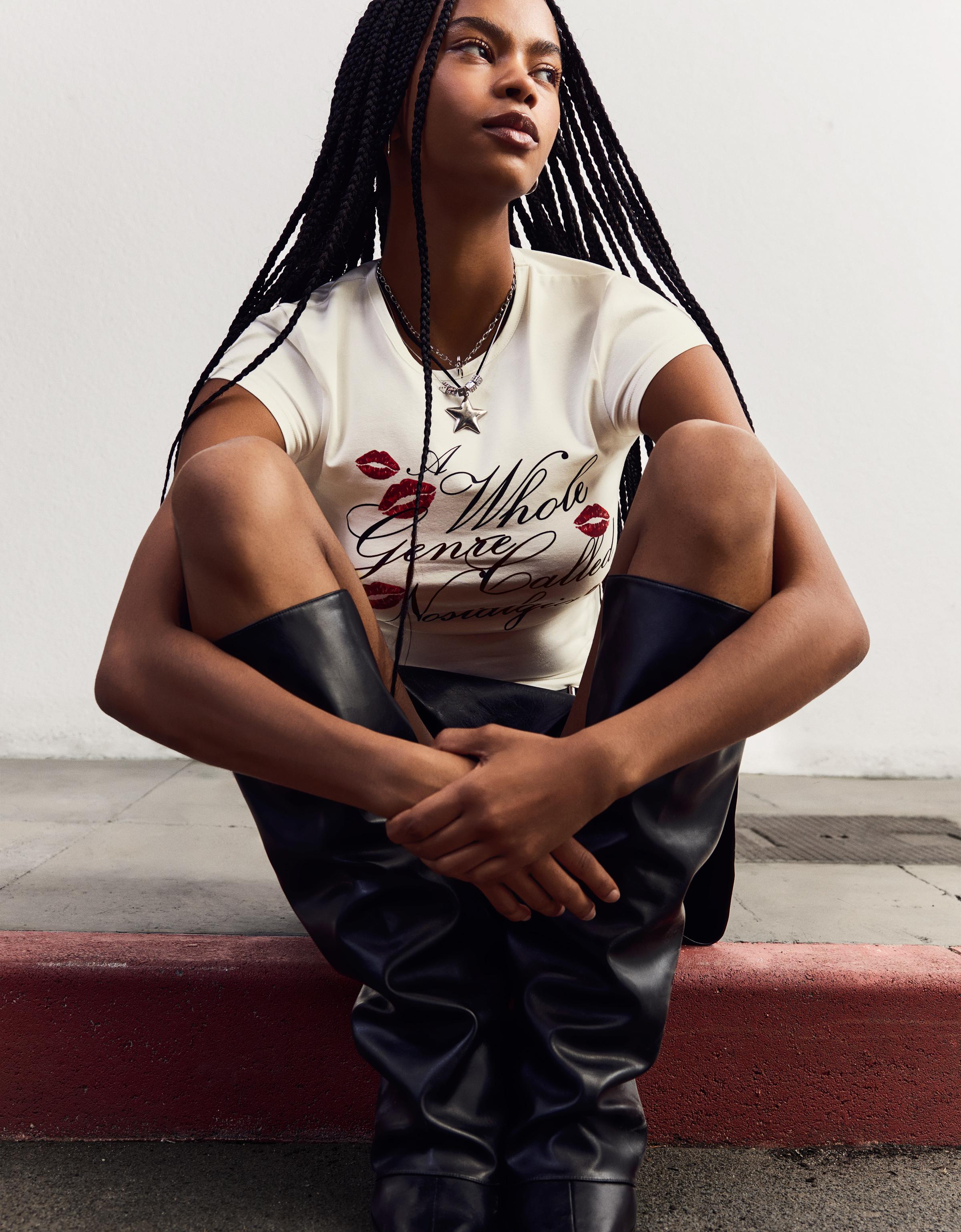 Bershka T-Shirt Mit Print Damen M Grbrochenes Weiss