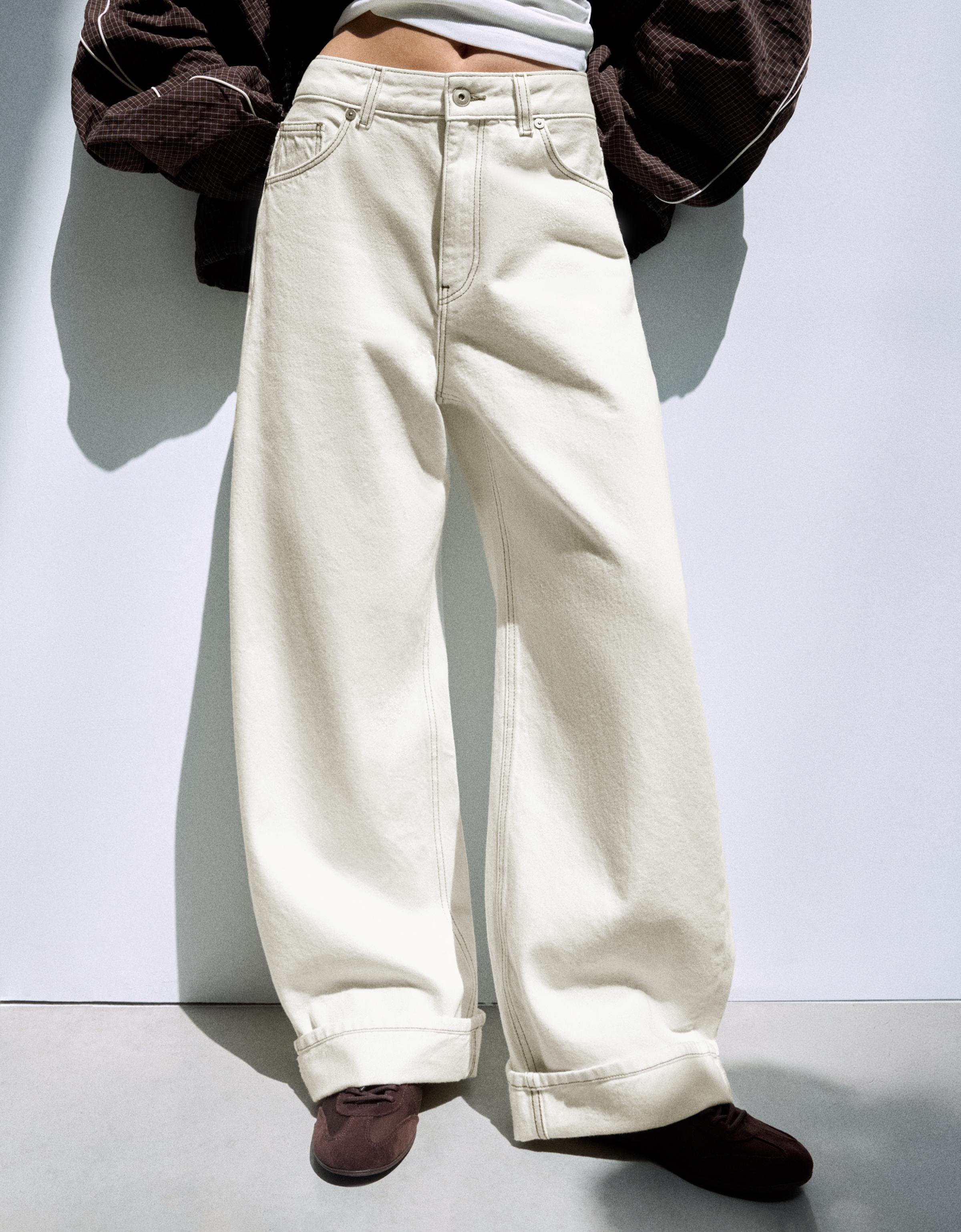 Ripped balloon fit jeans with back buckle — Cream