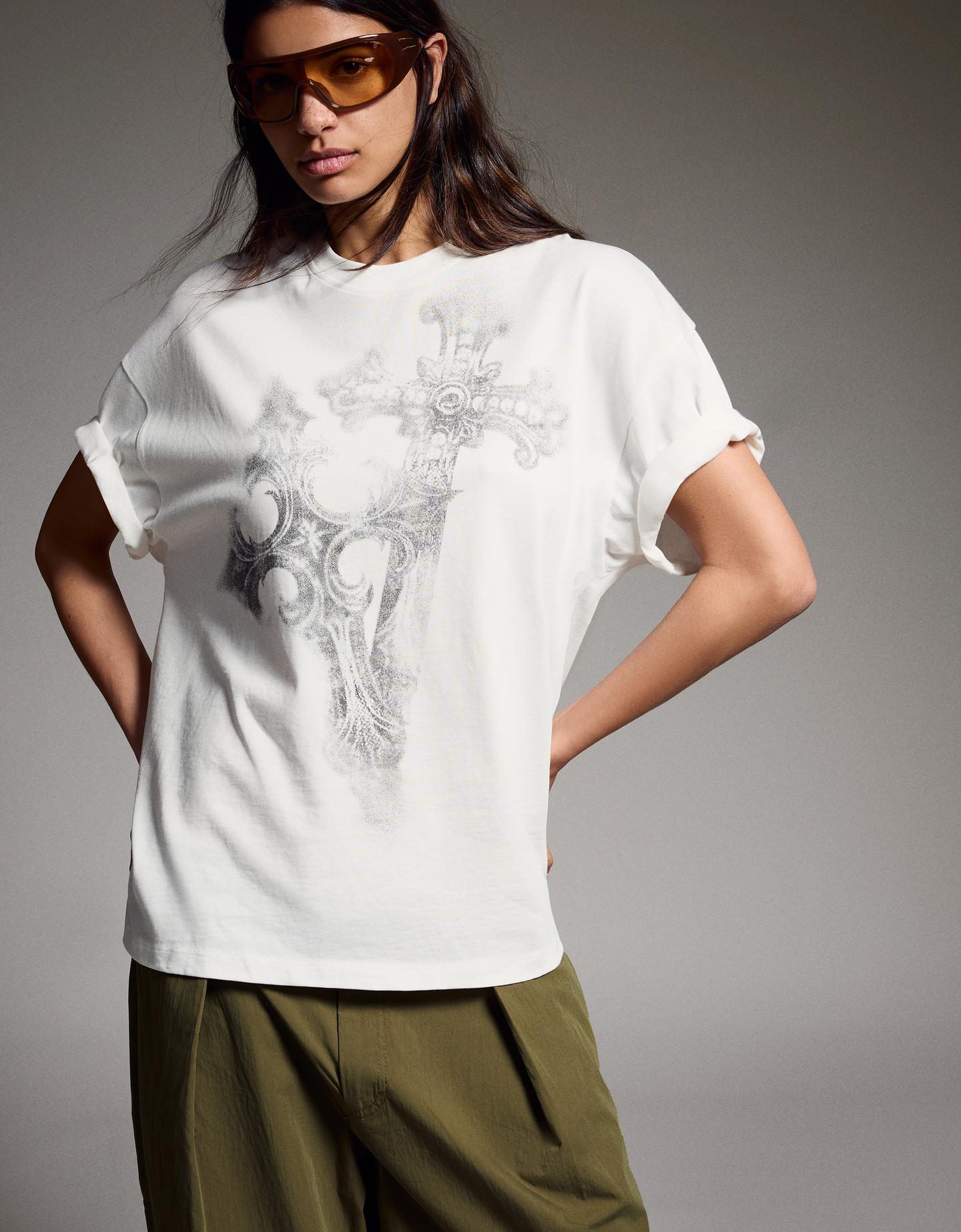 Bershka koszulka oversize z krótkim rękawem i nadrukiem biały złamany