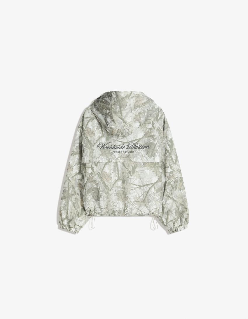 Puffy jas met capuchon en print-Grijs
