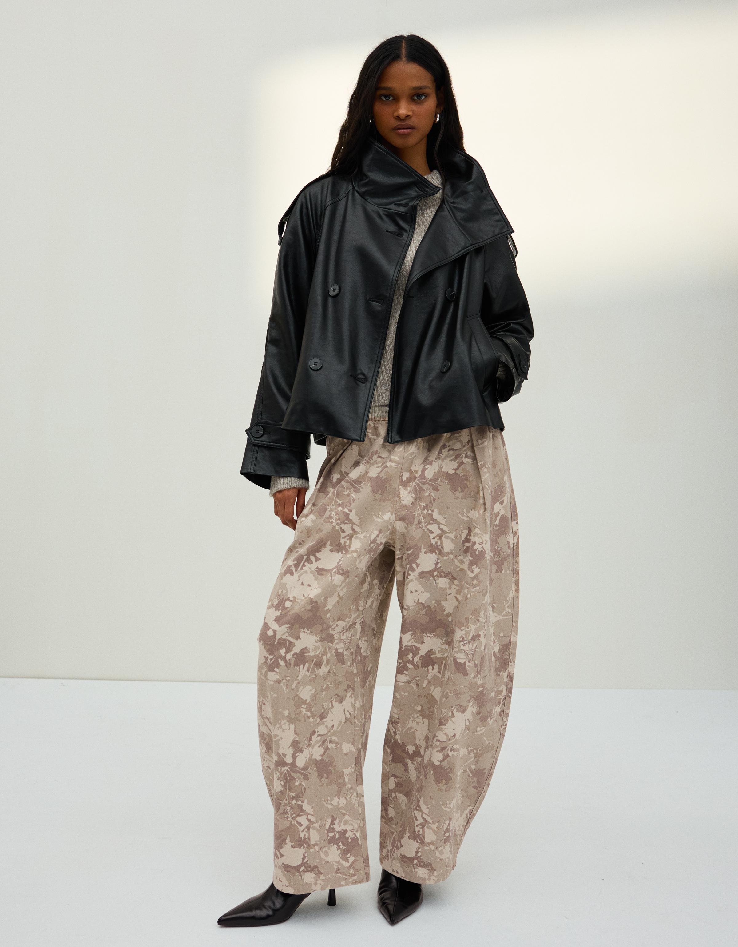 Cropped leather effect trench jacket - Women | Bershka