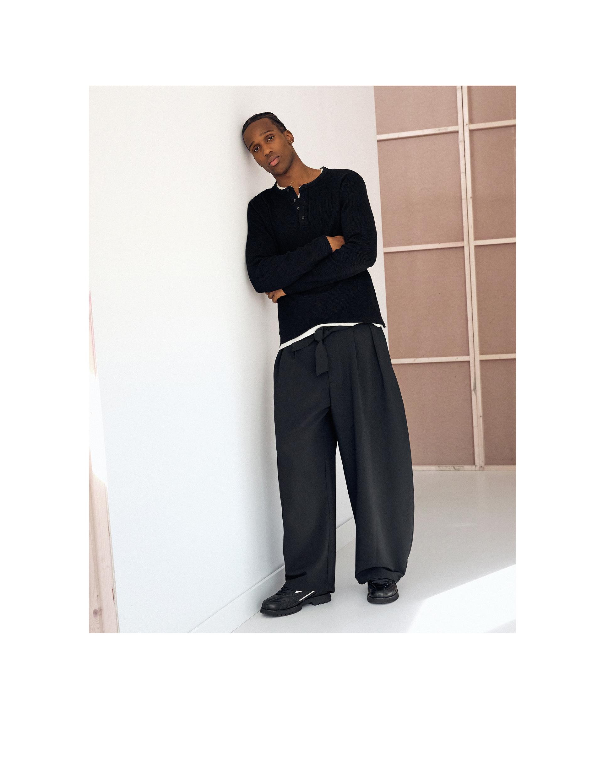 Barrel-leg tailored fit trousers with belt