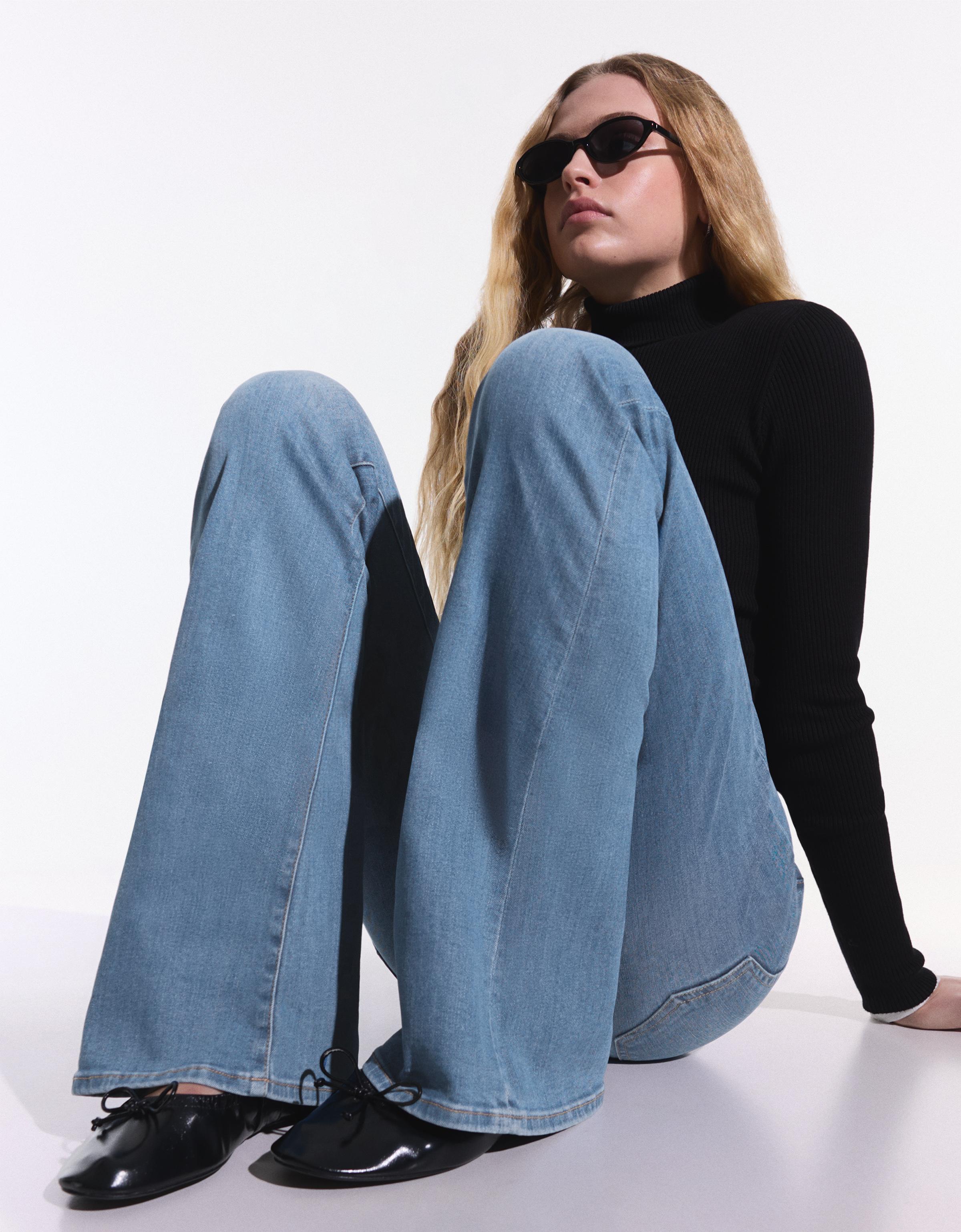 High-waist flared jeans
