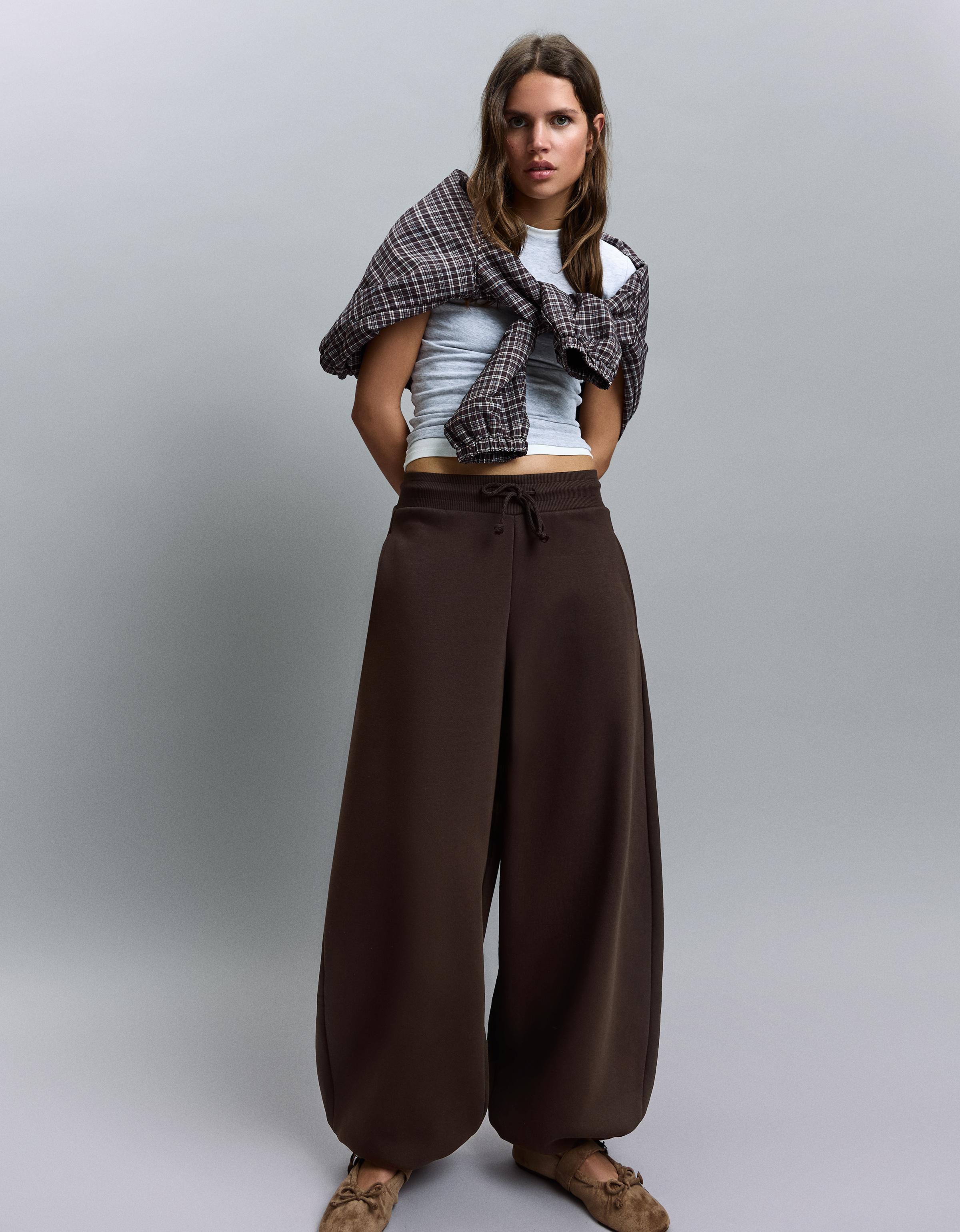 Bershka Pantalón Felpa Barrel Stoppers Mujer Marrón