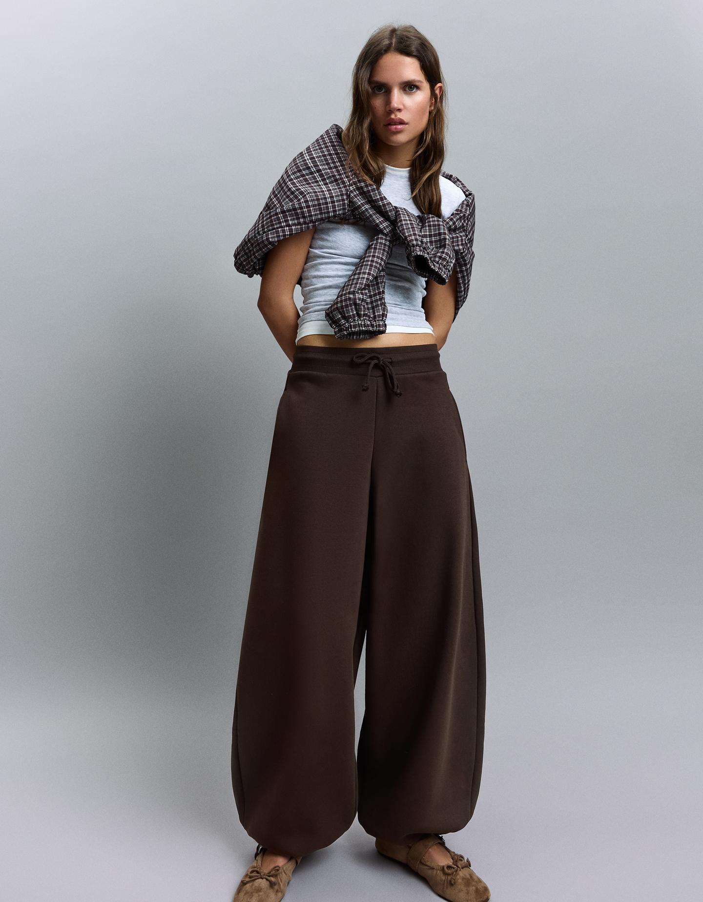 Bershka Pantalón Felpa Barrel Stoppers Mujer Marrón