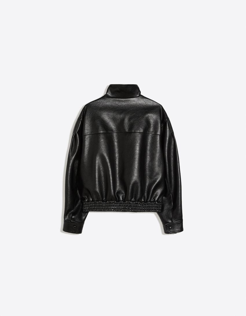 Cazadora oversize efecto piel cuello cruzado-Negro