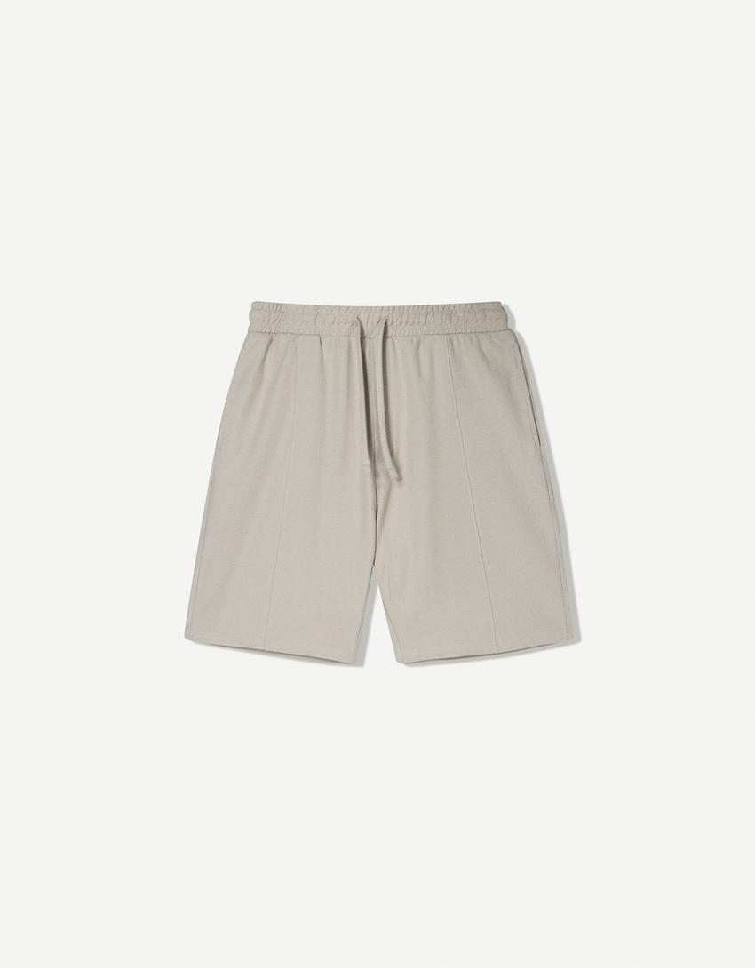 Tekstuuripintaiset bermudashortsit-Kameli