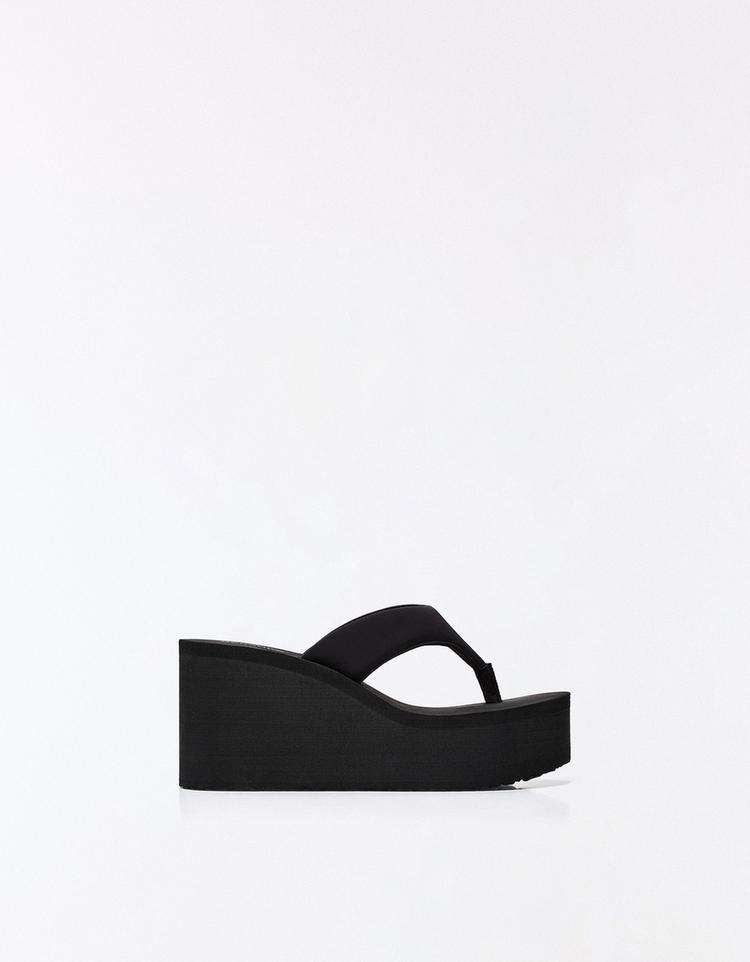 Thong heeled platform sandals — BLACK