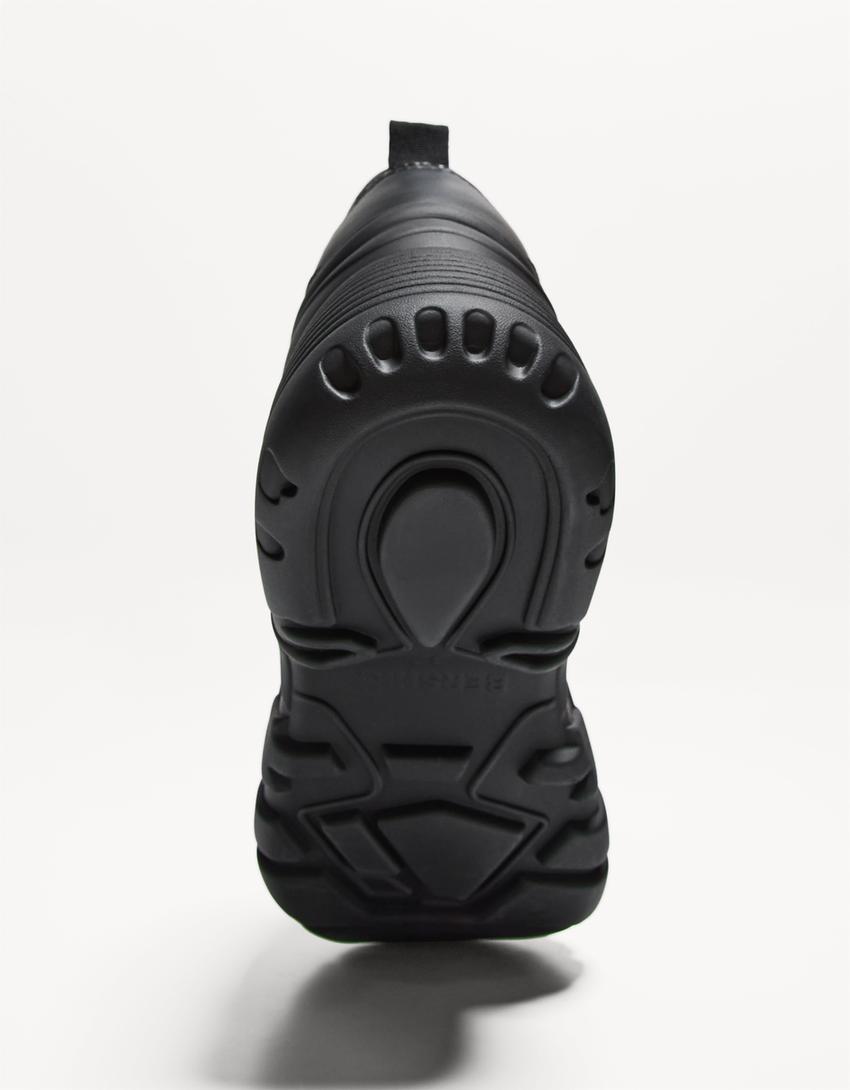 Buty sportowe na platformie XL z zawieszkami-Czarny