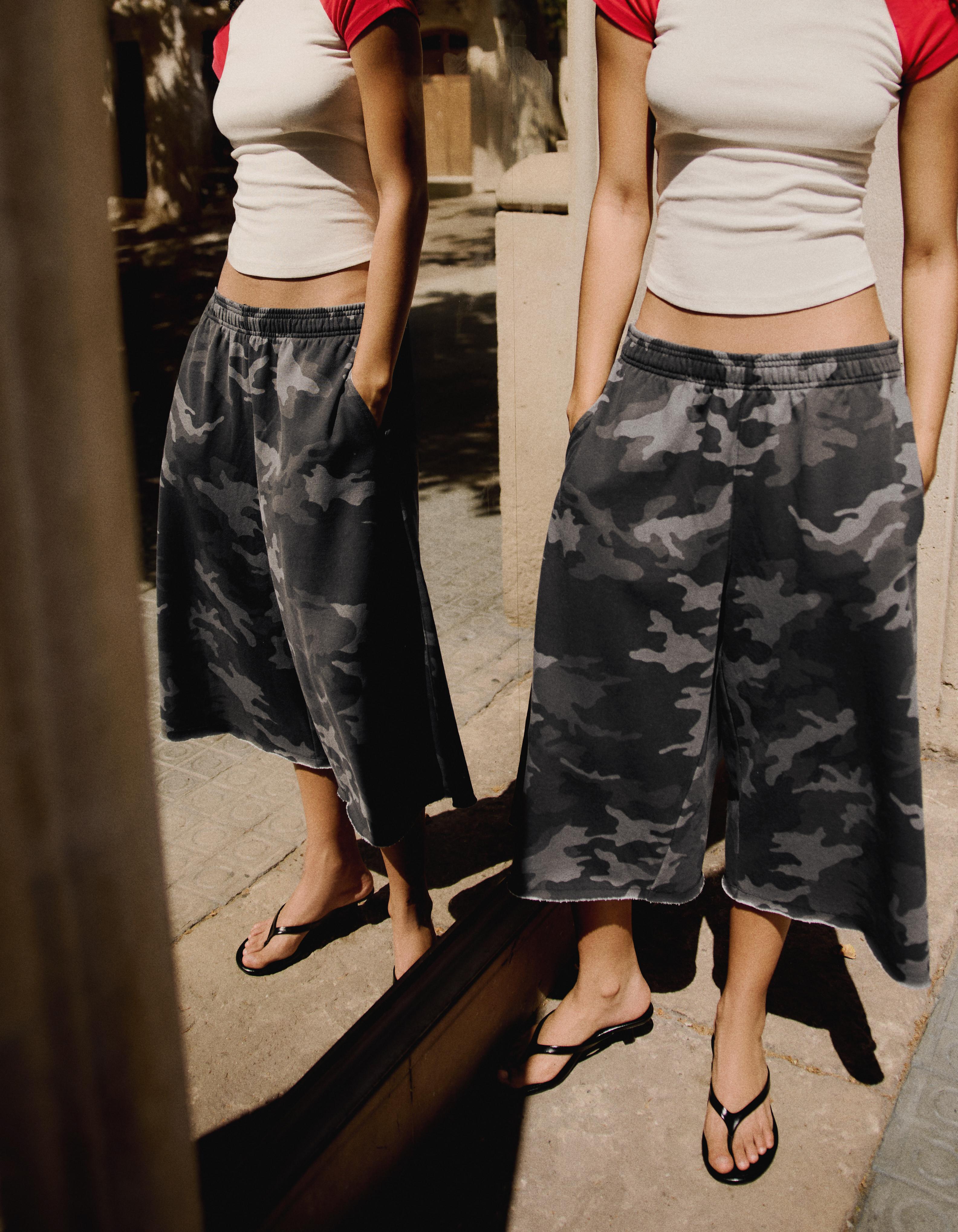 Long plush Bermuda shorts with print — Dark grey