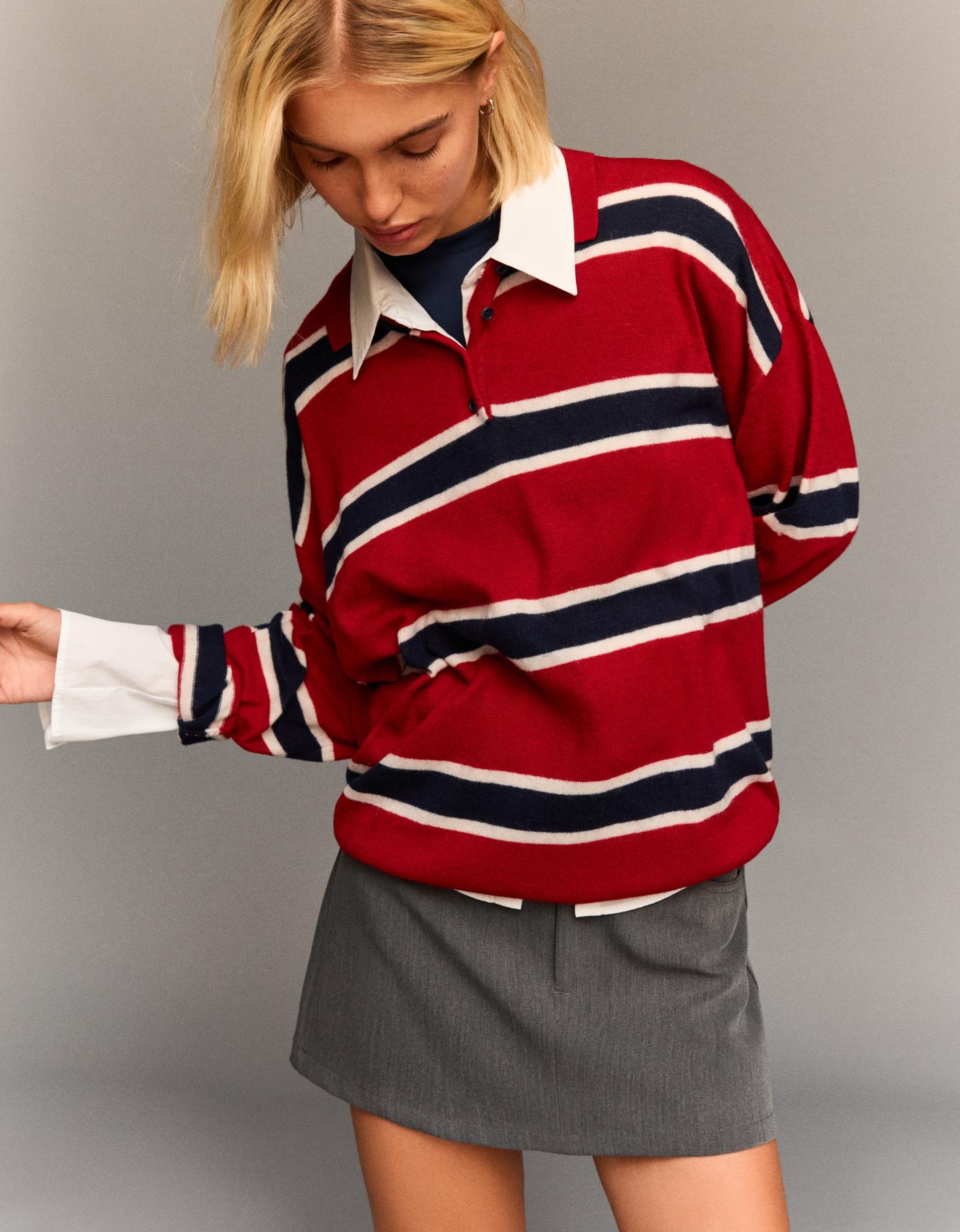 Bershka sweter z kołnierzykiem polo czerwony