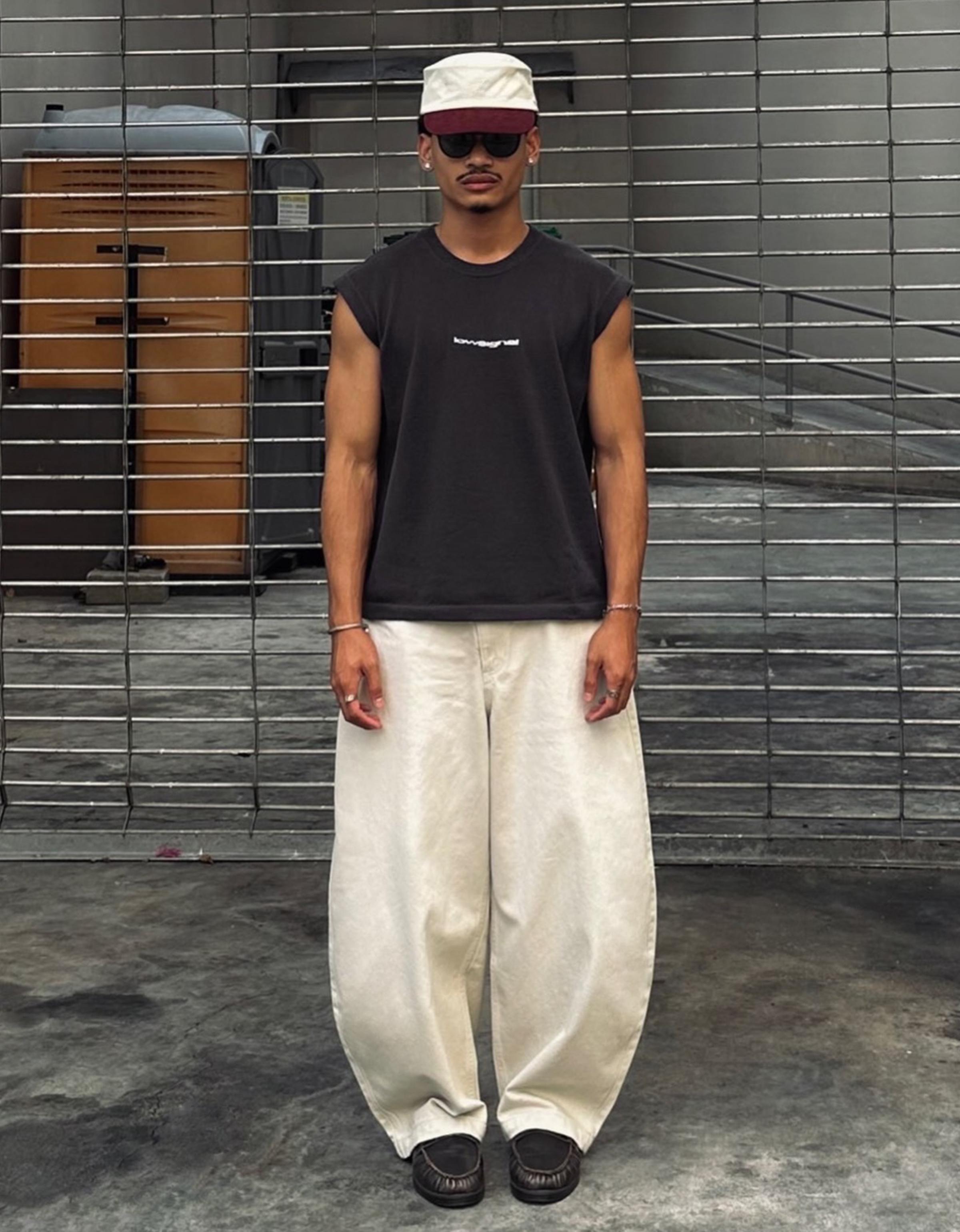 Embroidered sleeveless T-shirt — Black