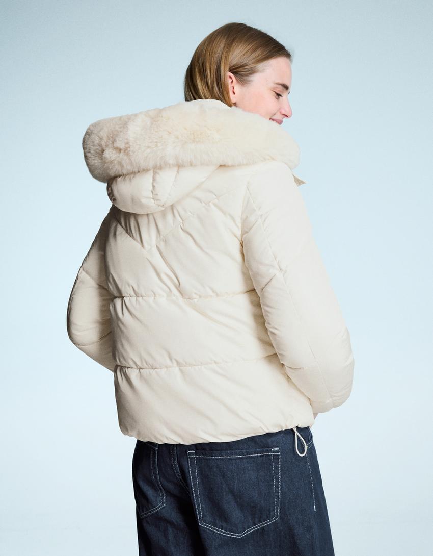 Water-repellent puffy jacket with fur hood-Sand