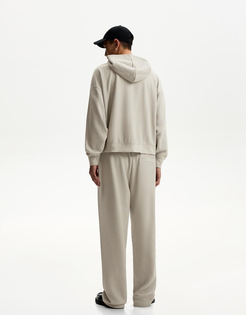 سروال بساق عريضة وملمس بارز-رمادي