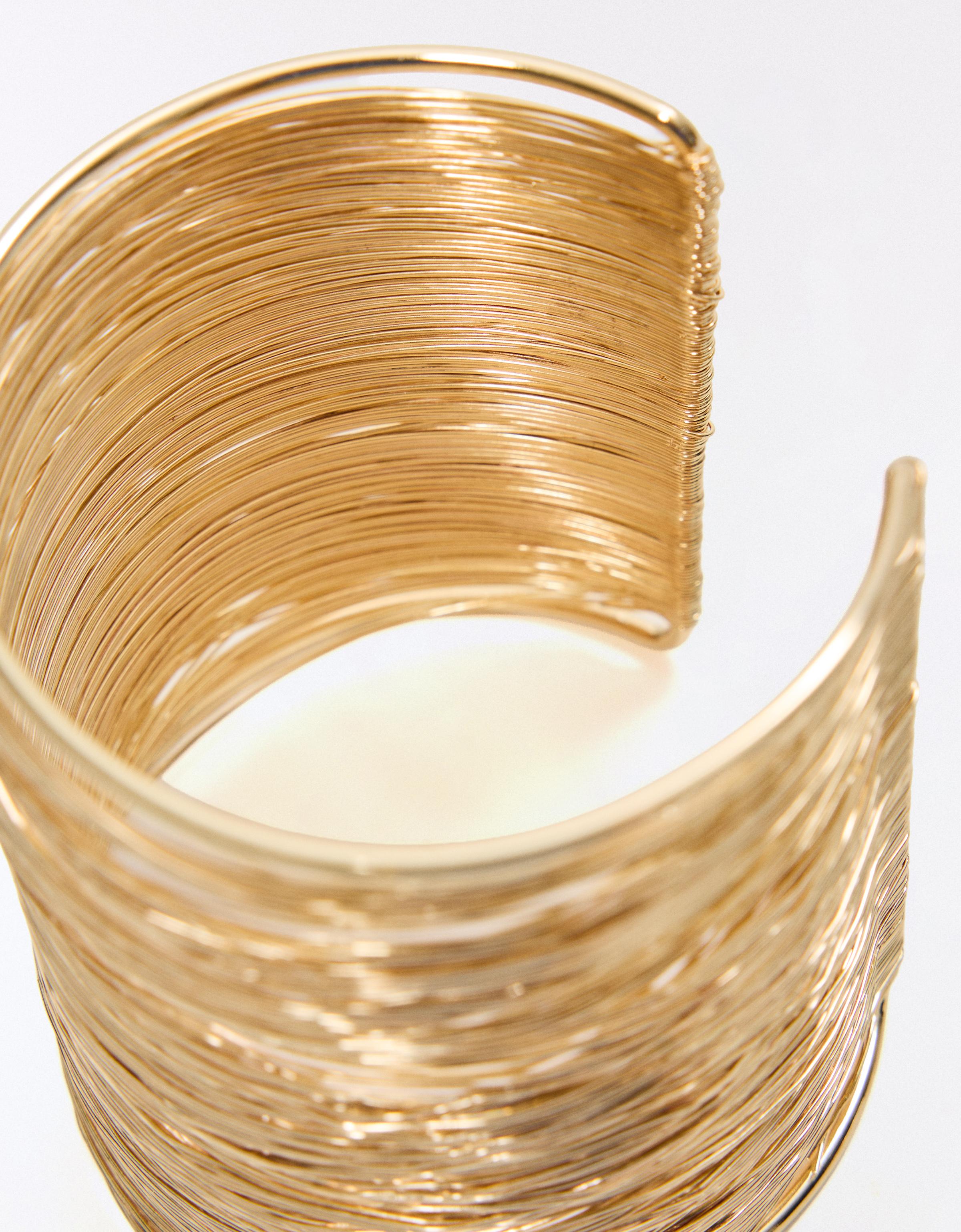 Metallic thread rigid bracelet — Gold