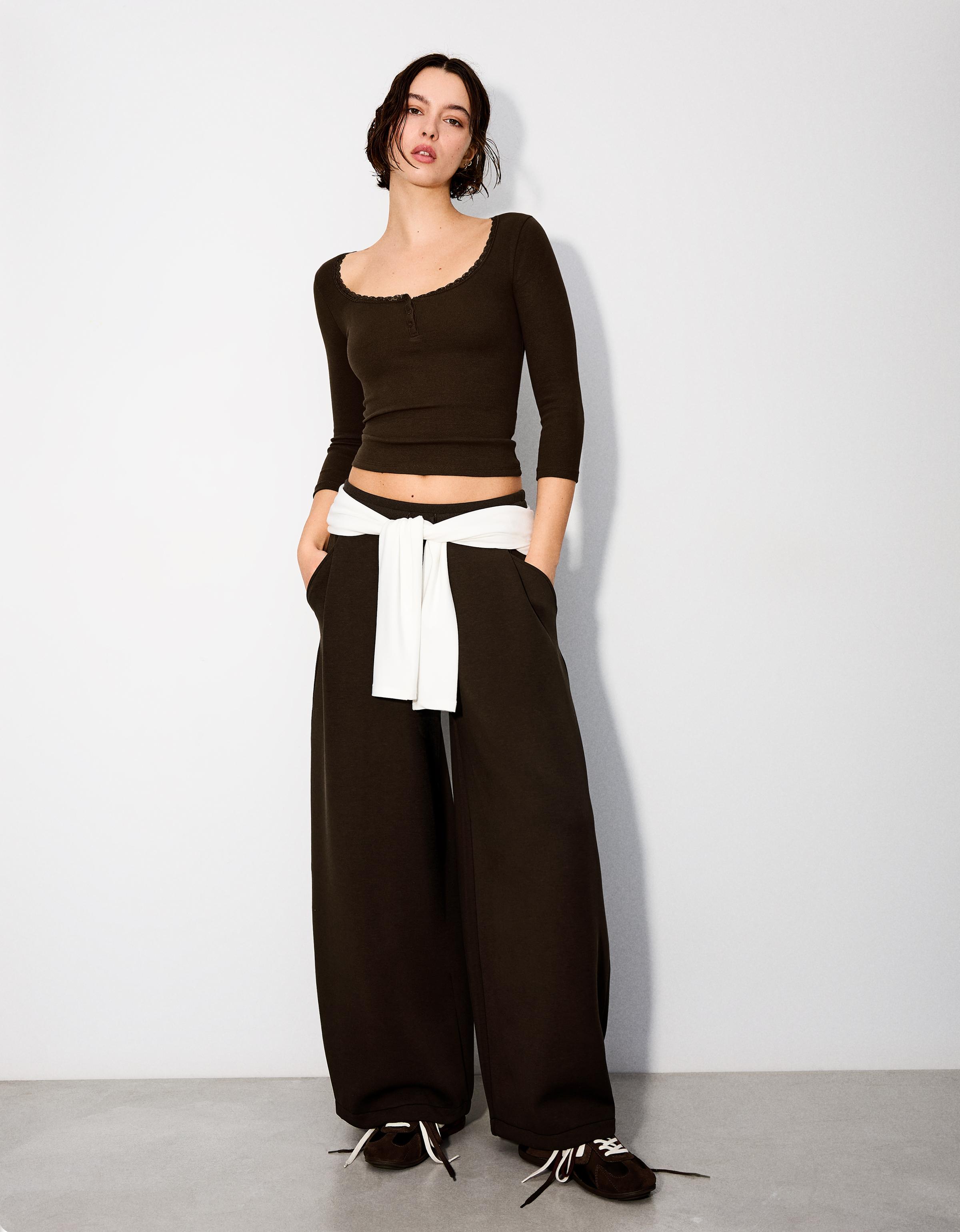 Lace V-neck long sleeve T-shirt — Brown