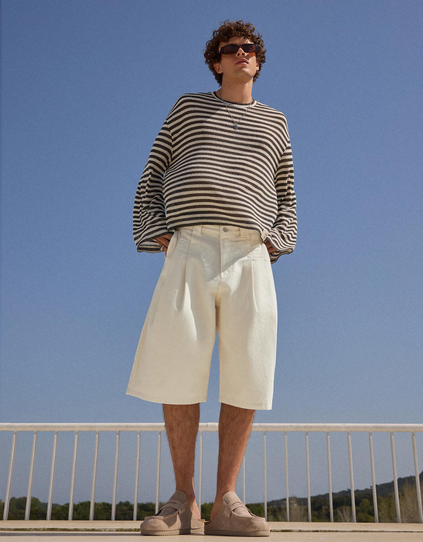 Bershka Bermuda Barrel Con Pinzas Hombre Crudo