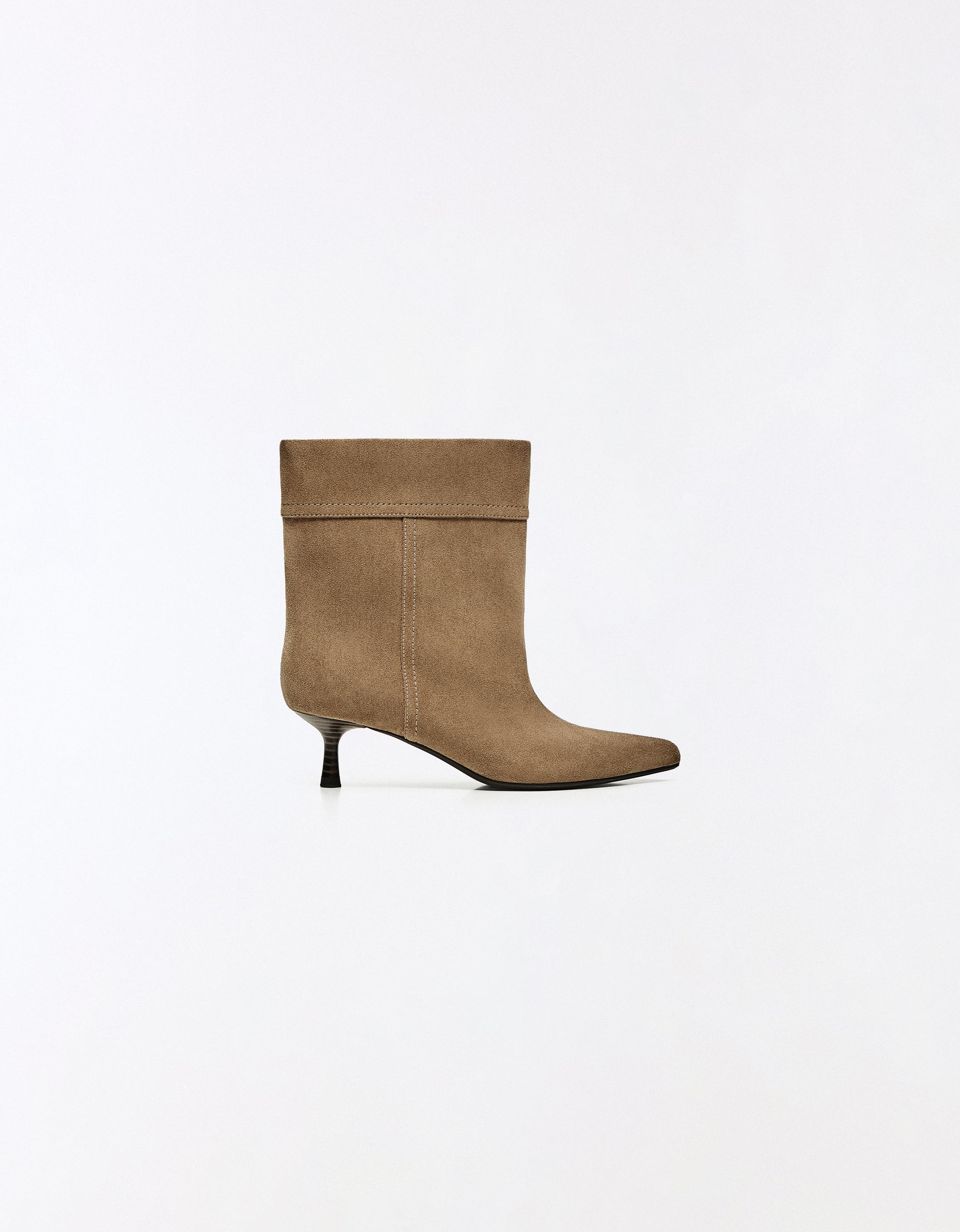 Fold-over heeled ankle boots — CAMEL