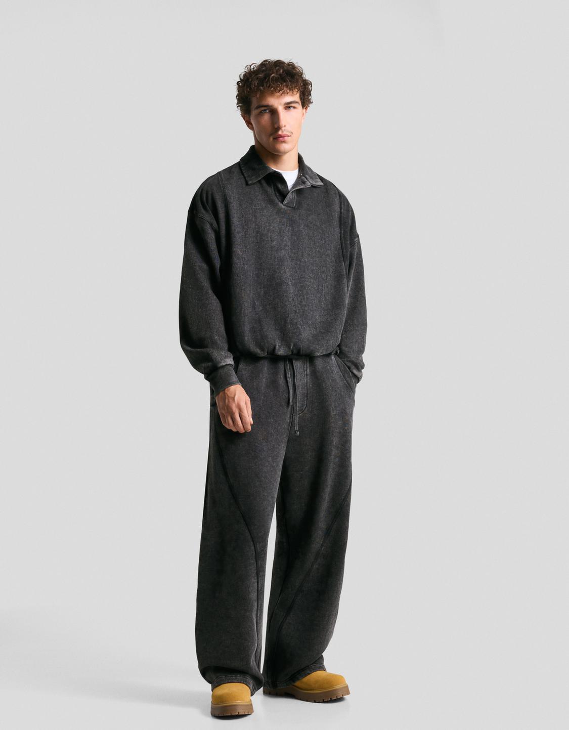 Conjunto de sweatshirt e calças