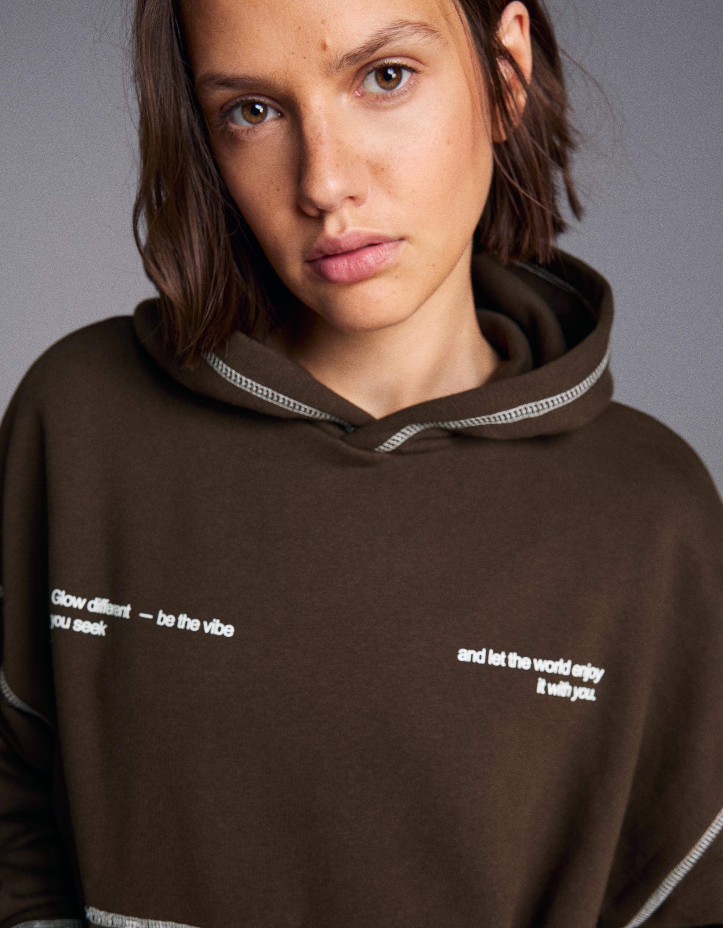 Hooded print sweatshirt — Brown