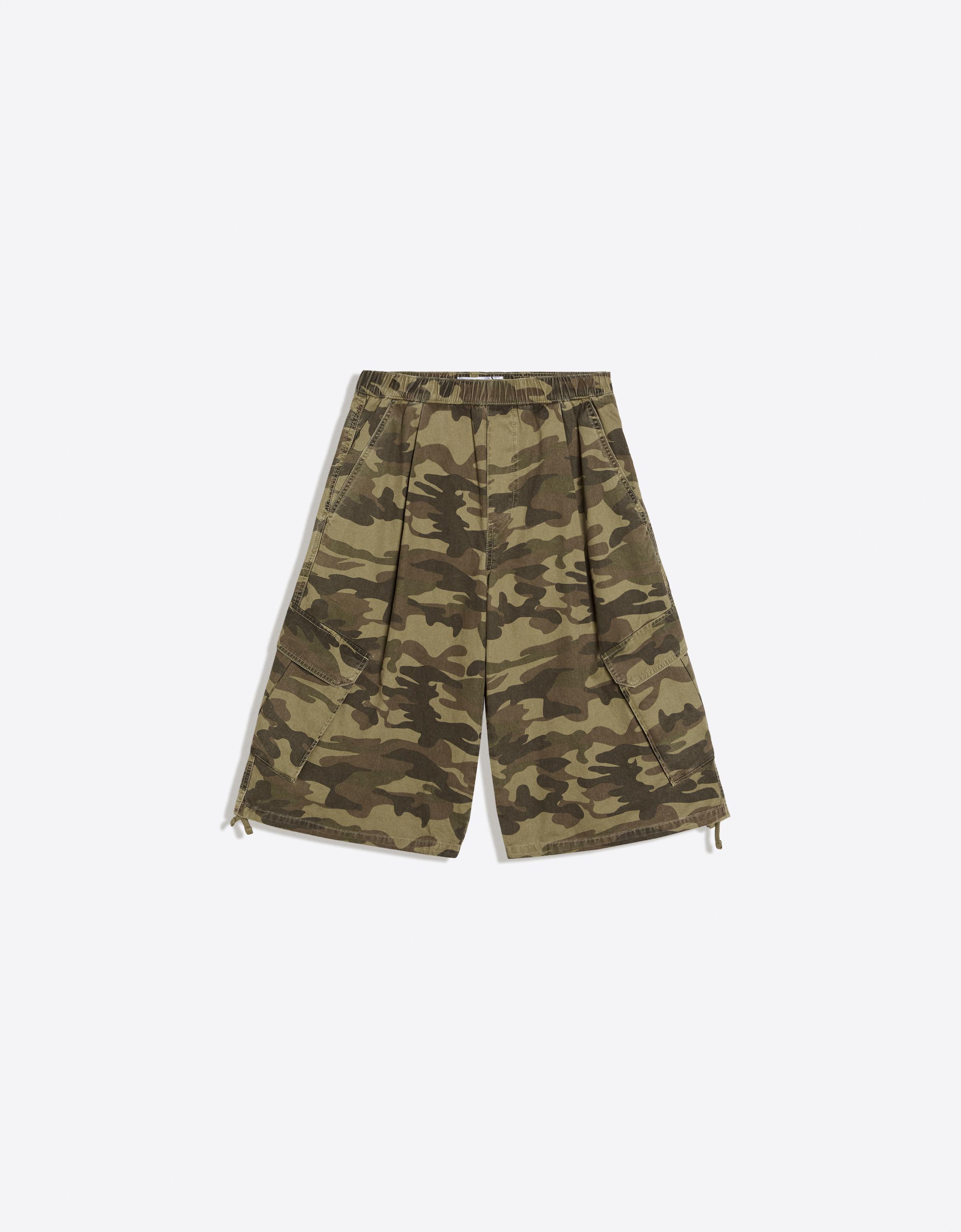 Printed cargo Bermuda shorts — Khaki