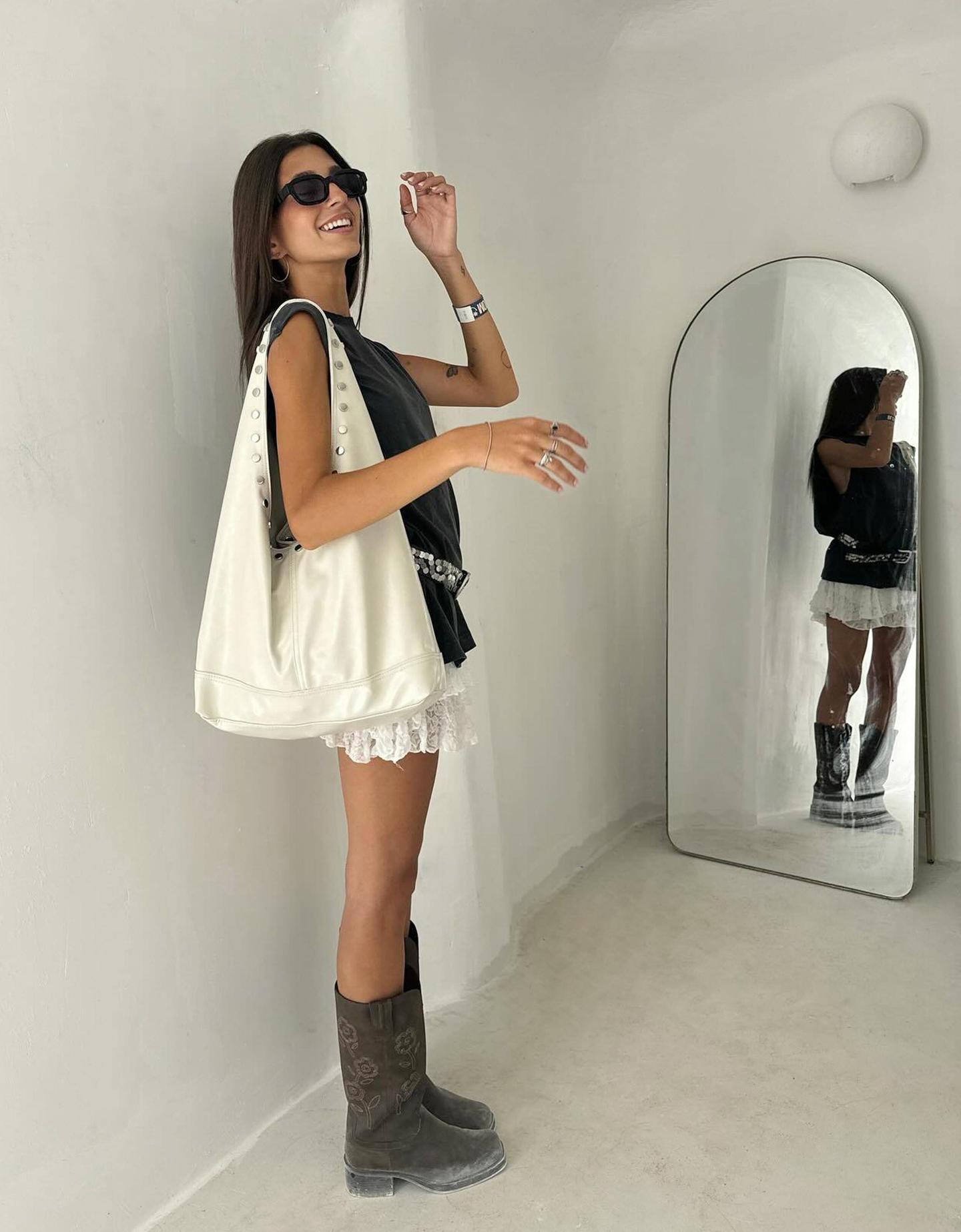 Bershka torebka z ćwiekami kremowy