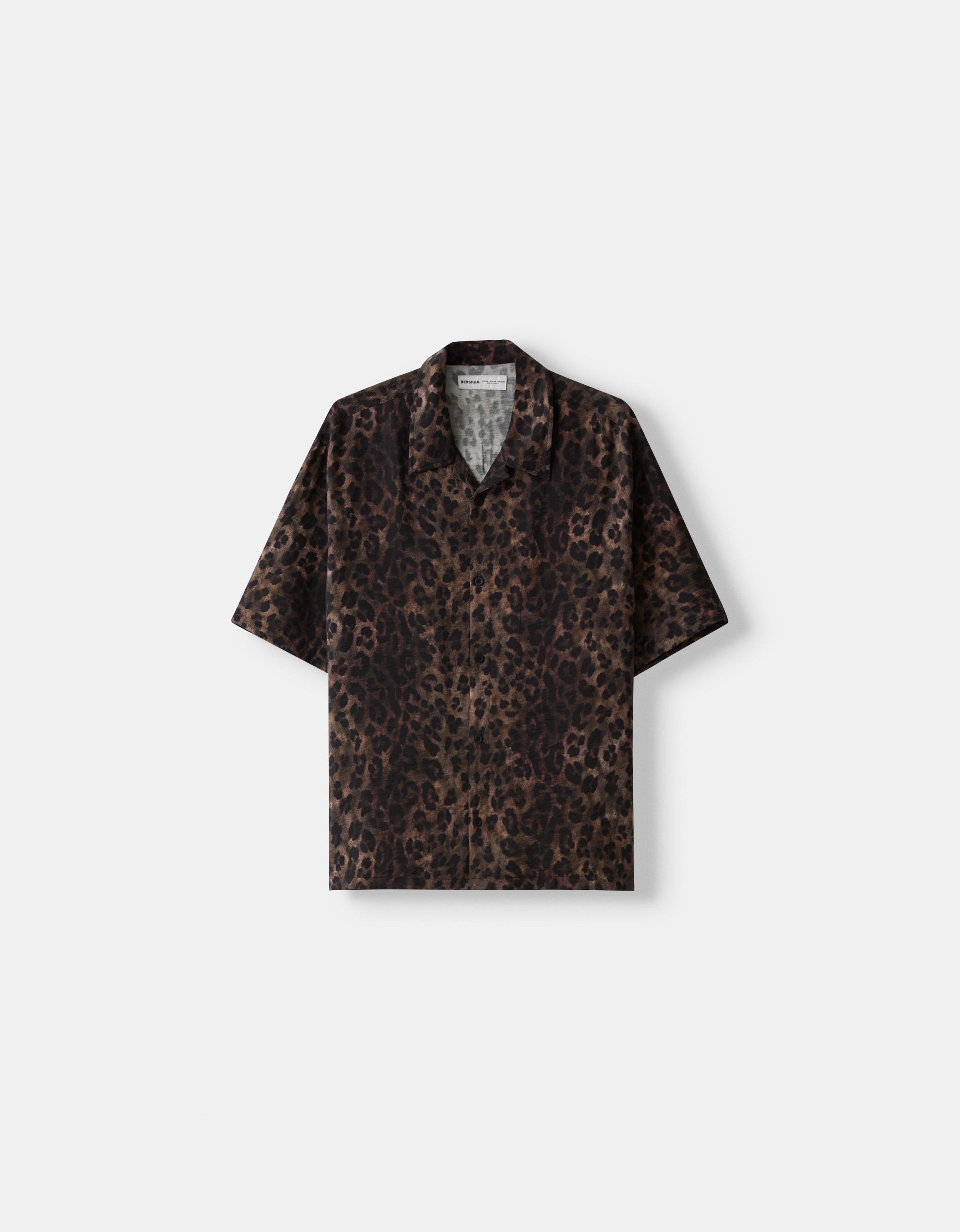 Camisa manga corta animal print Hombre Bershka