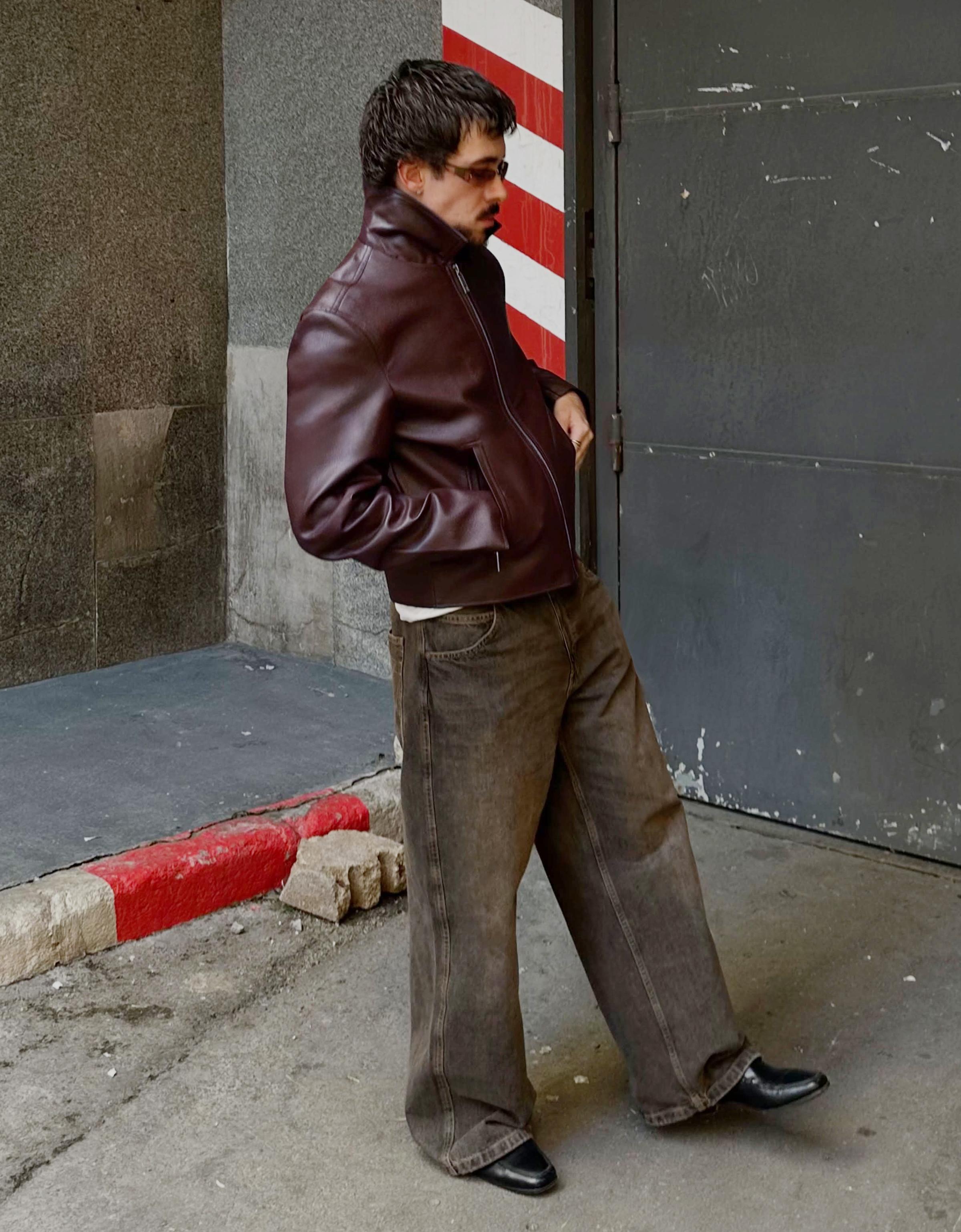 Bershka Jeansy O Kroju Baggy Skater Mężczyzna 38 Brązowy