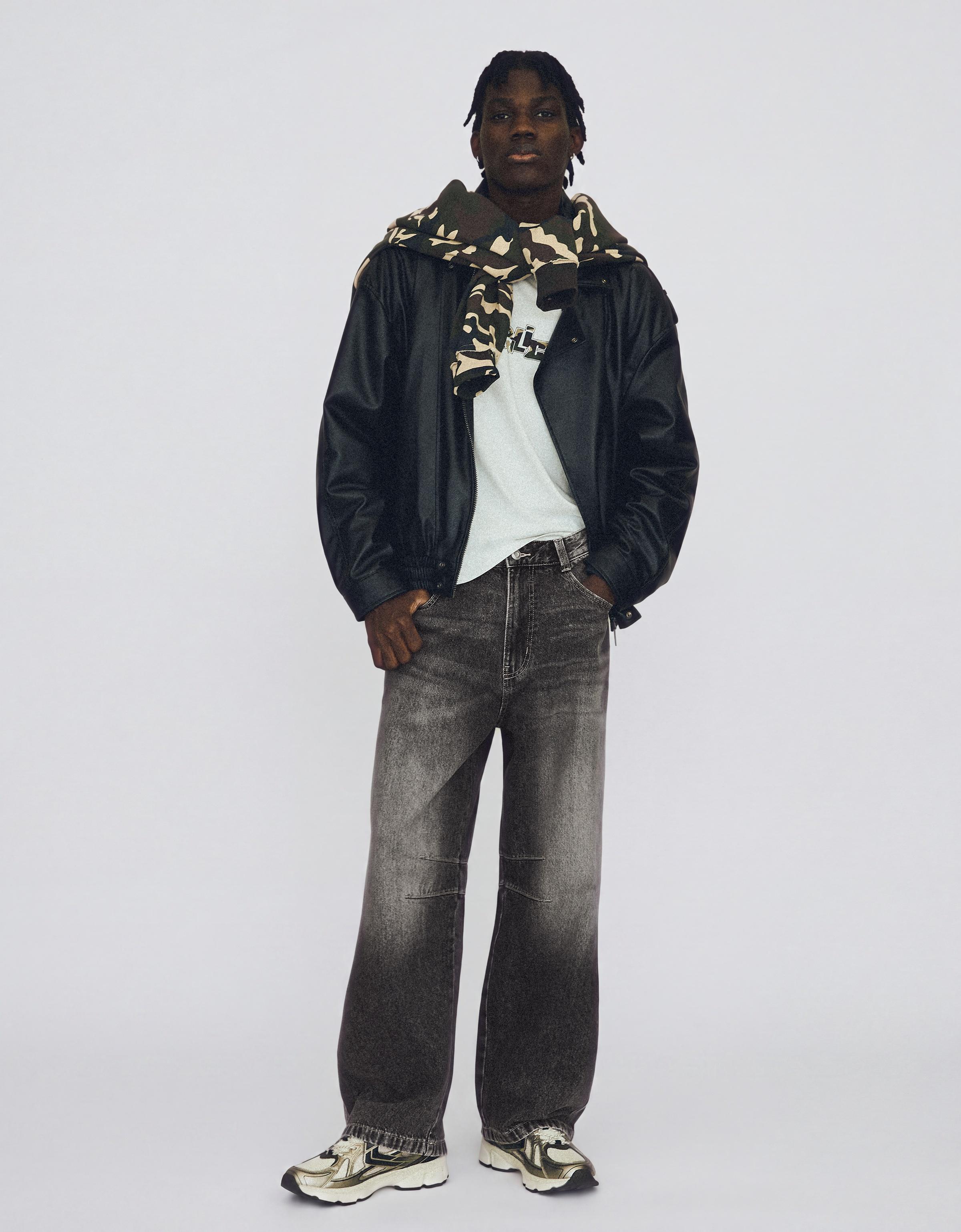 Jeans with back embroidery — Grey