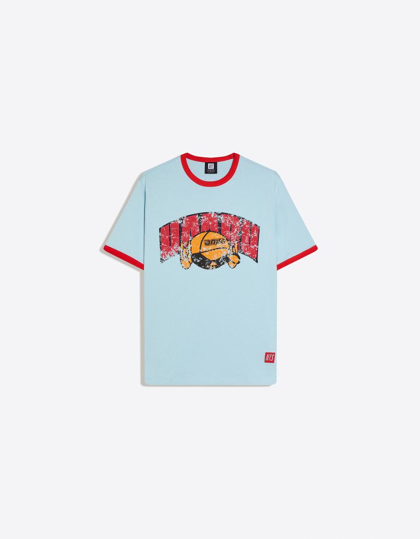 T-shirt imprimé NTS X BERSHKA ft. UMRU-Bleu