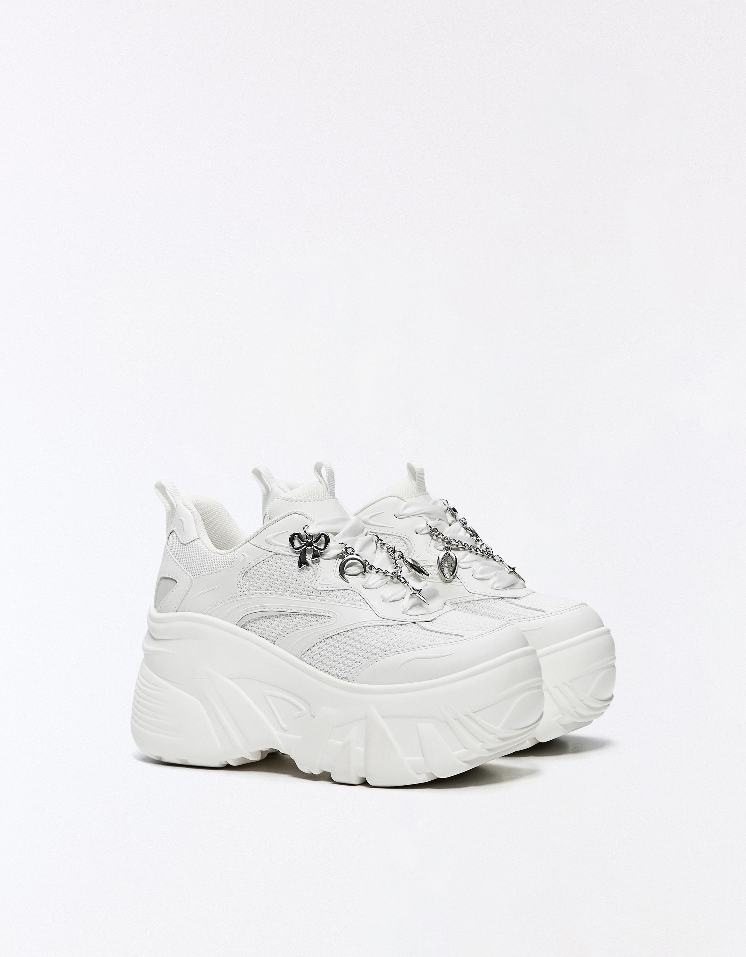 Bershka Zapatillas Plataforma Xl Con Charms Mujer Blanco