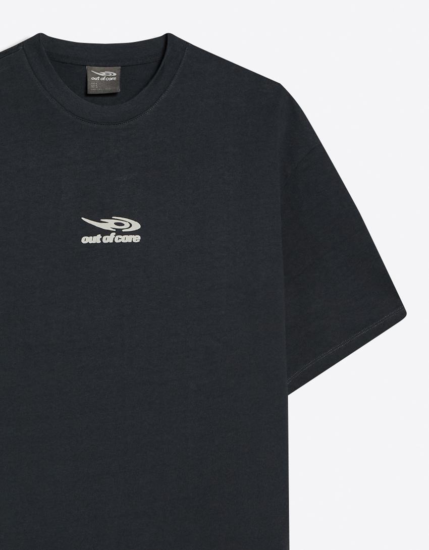 Boxy T-Shirt mit OUT OF CORE Print-Grau