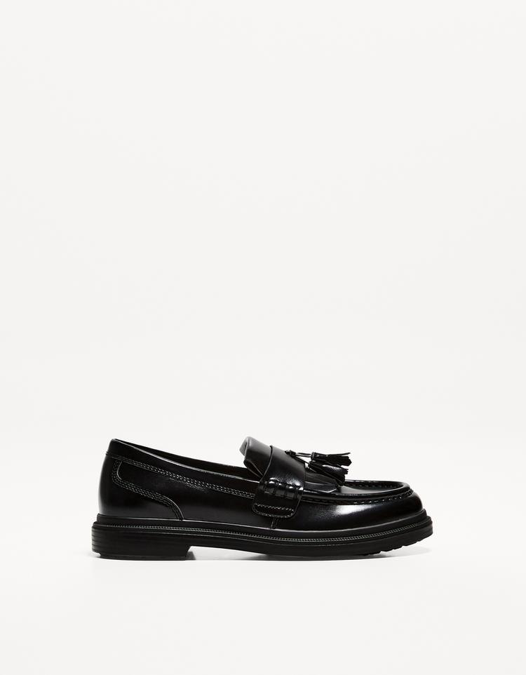 Mocasín de flecos con borla