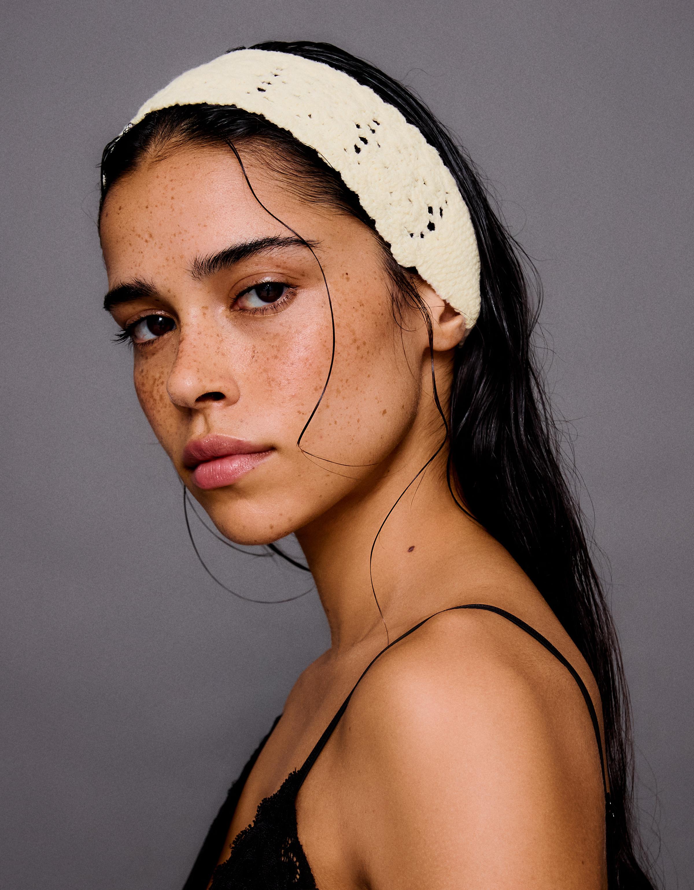 Crochet hairband — Cream