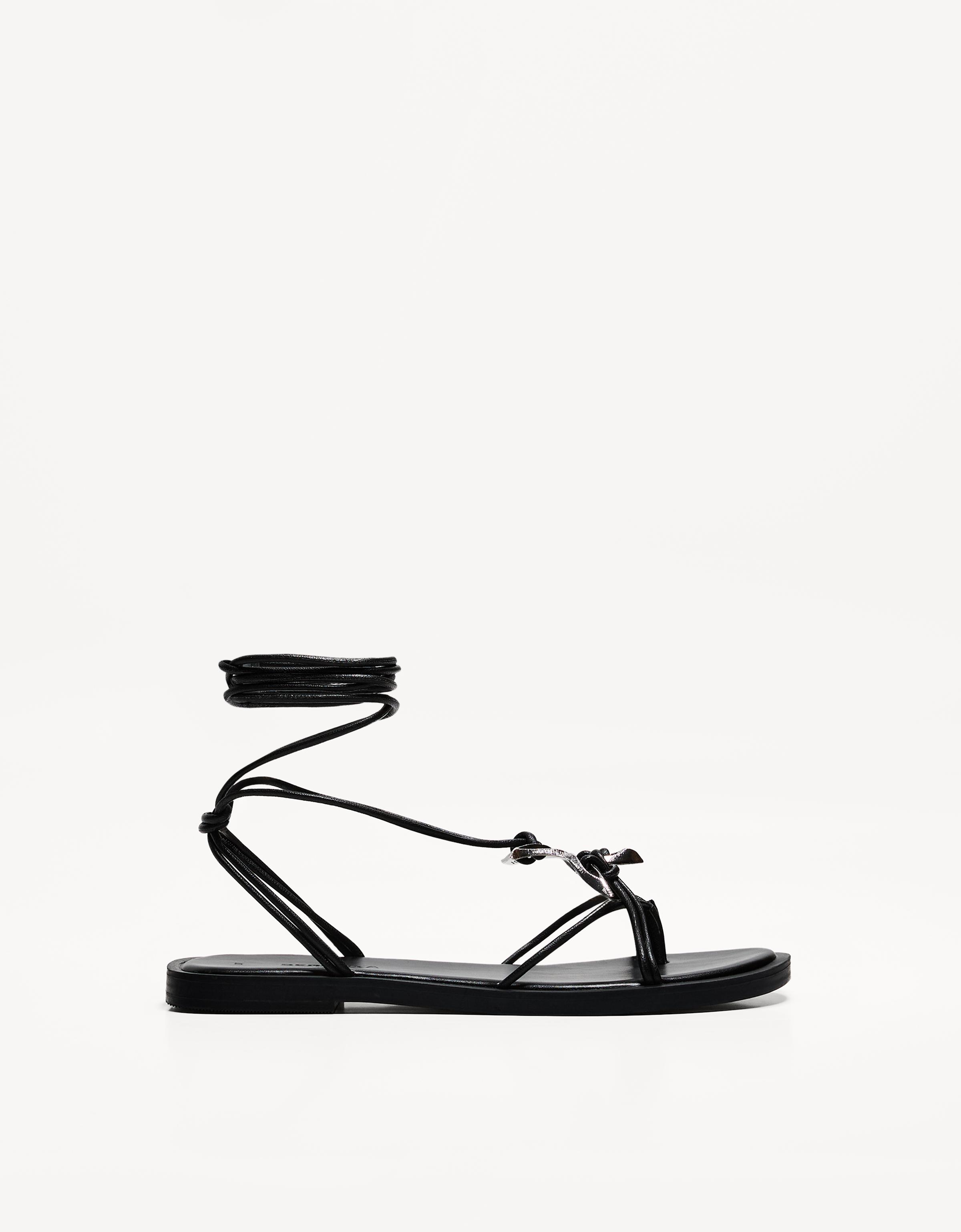 Bershka Flache Sandalen Mit Metall-Detail Damen 40 Schwarz