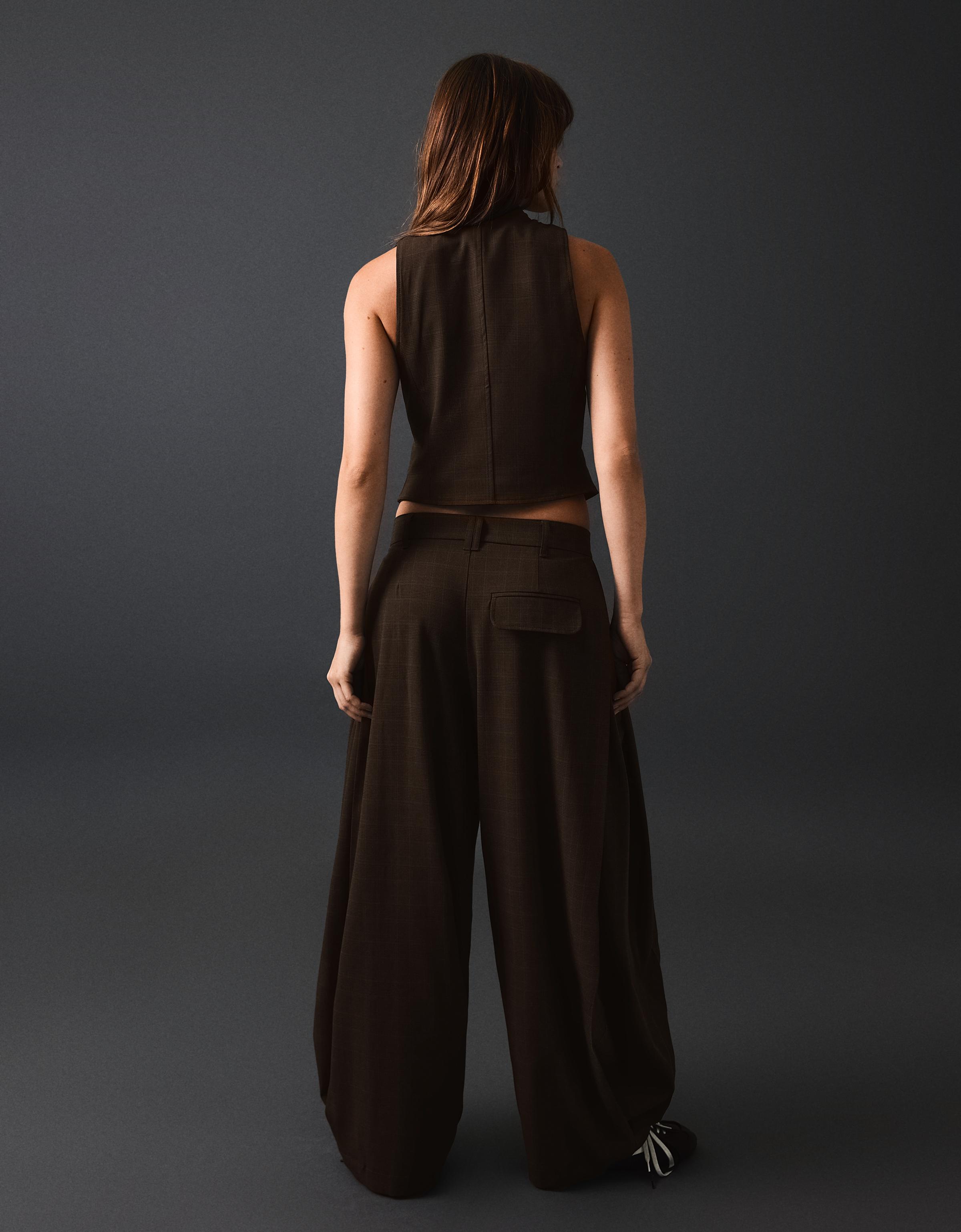 Side-pleat trousers — Brown