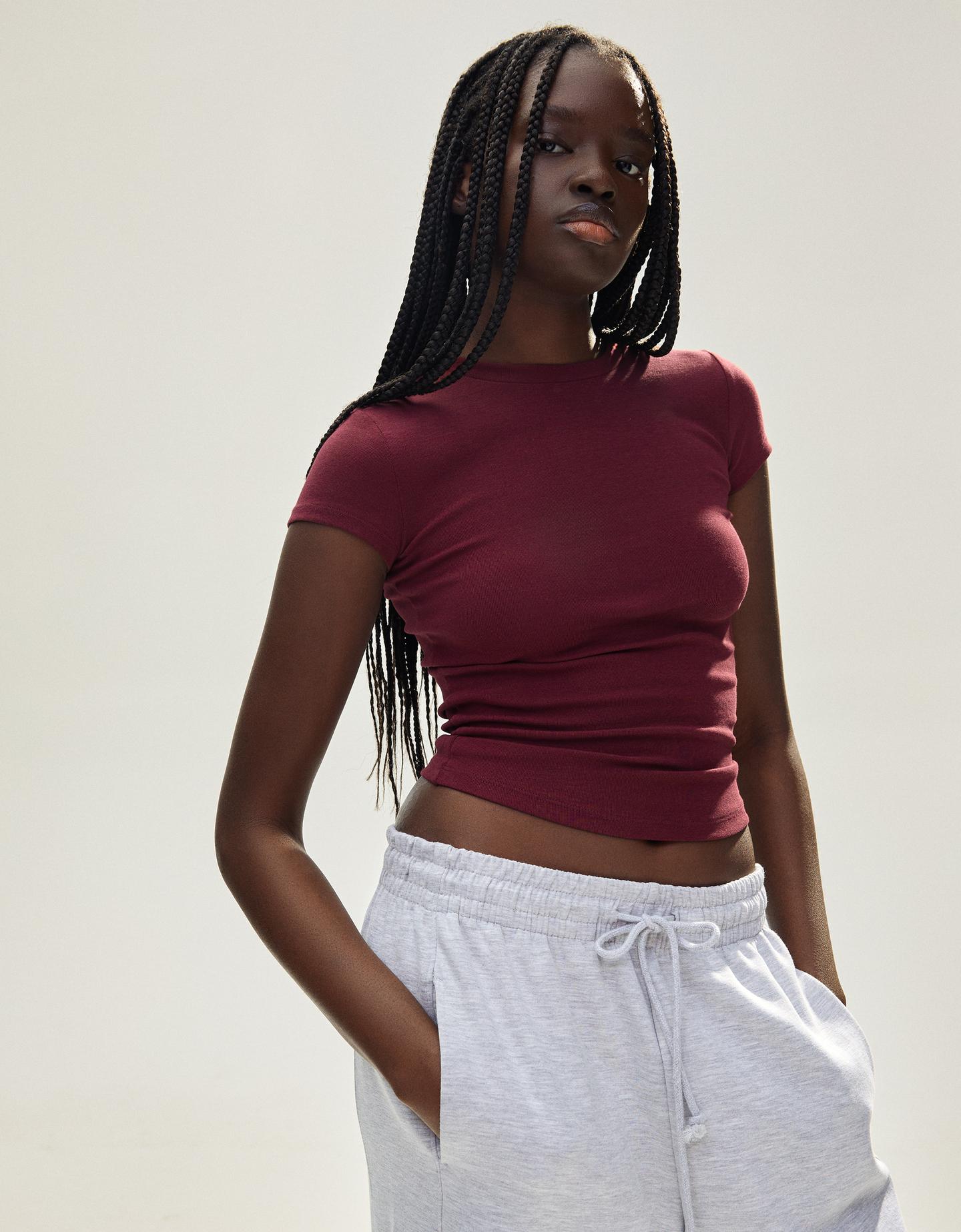 Bershka Camiseta Manga Corta Cuello Redondo Mujer Burdeos