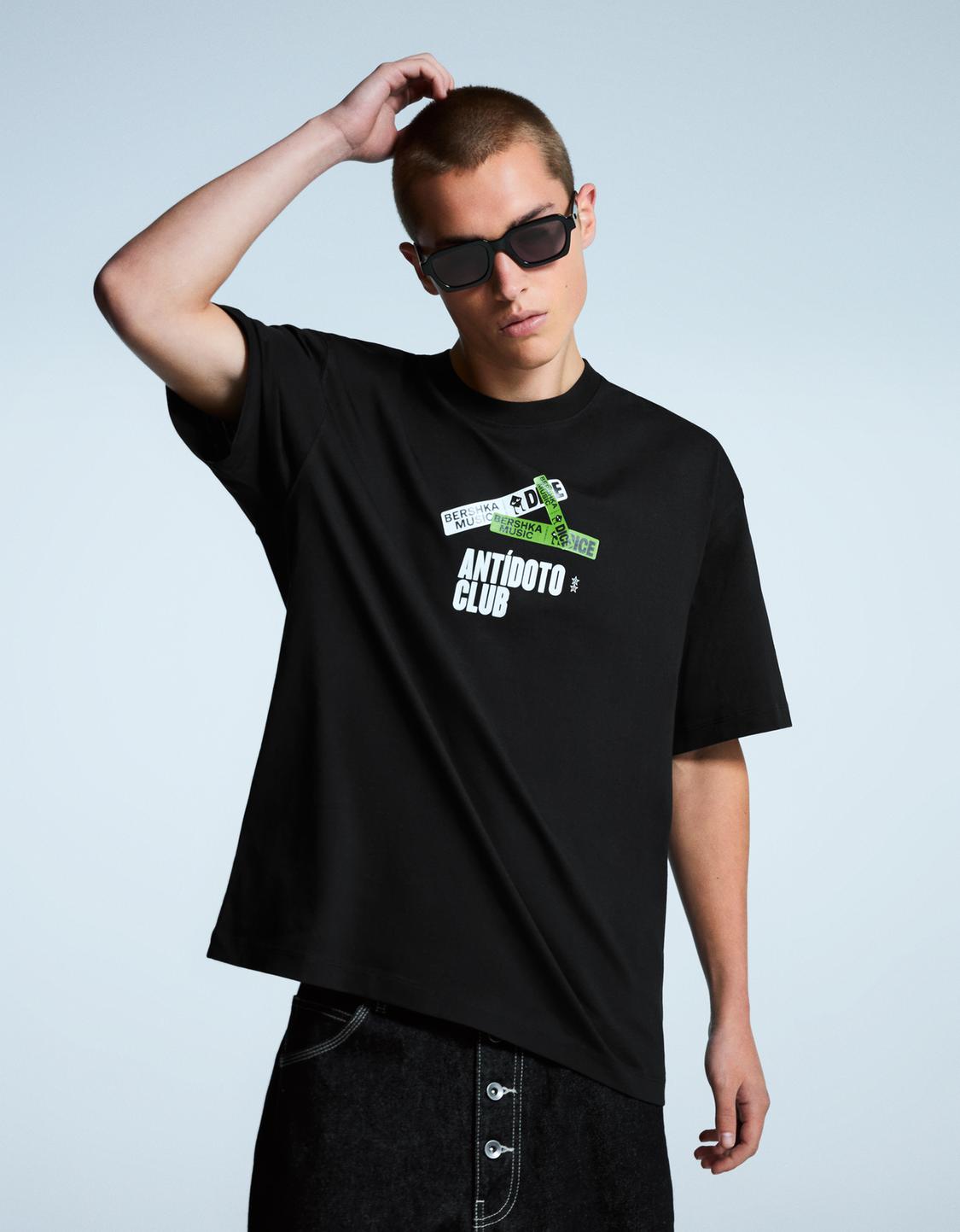 T-shirt Bershka Music DICE manga curta estampado