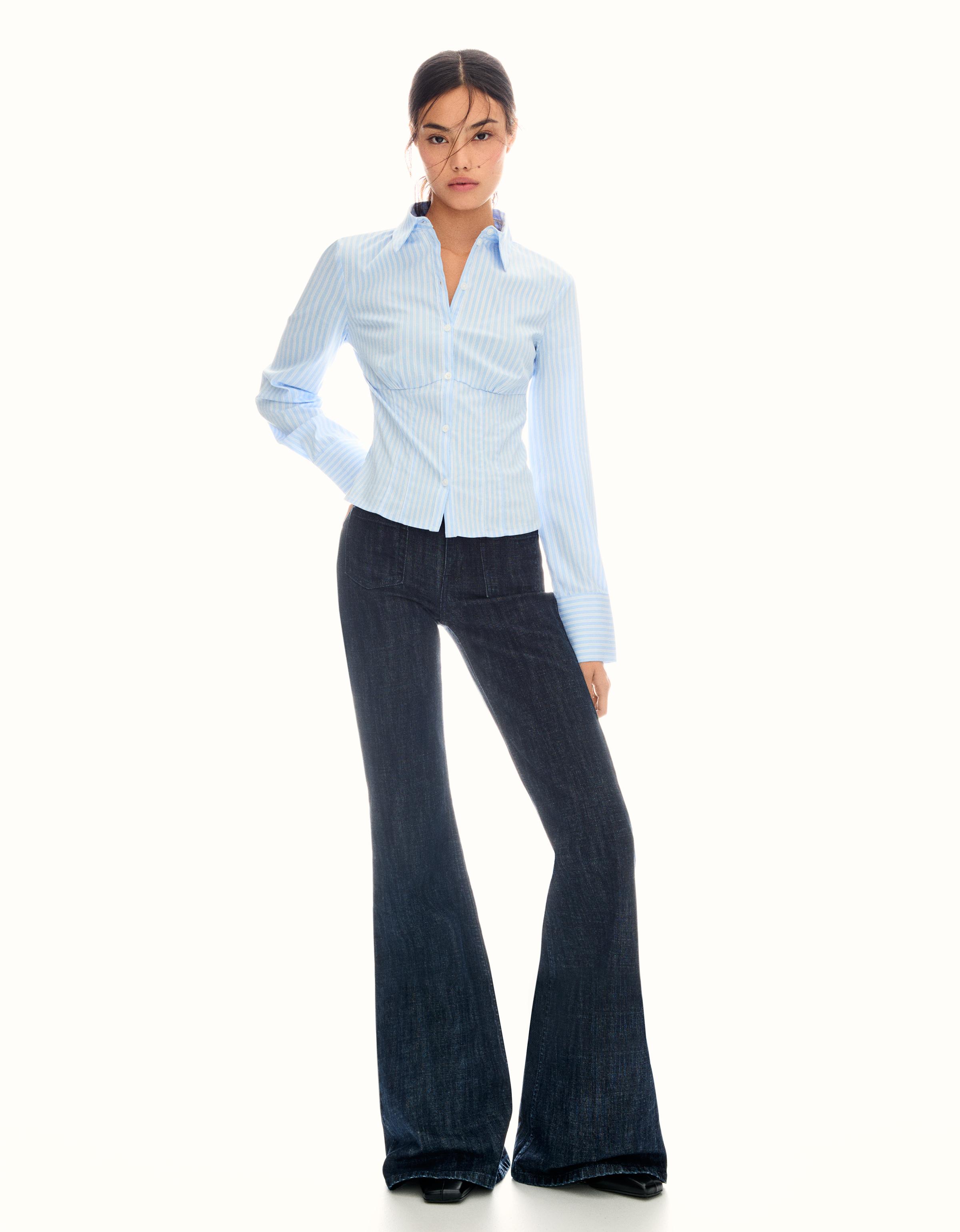 Thumbnail - Bershka Figurbetontes Hemd Mit Abnähern Damen M Hellblau