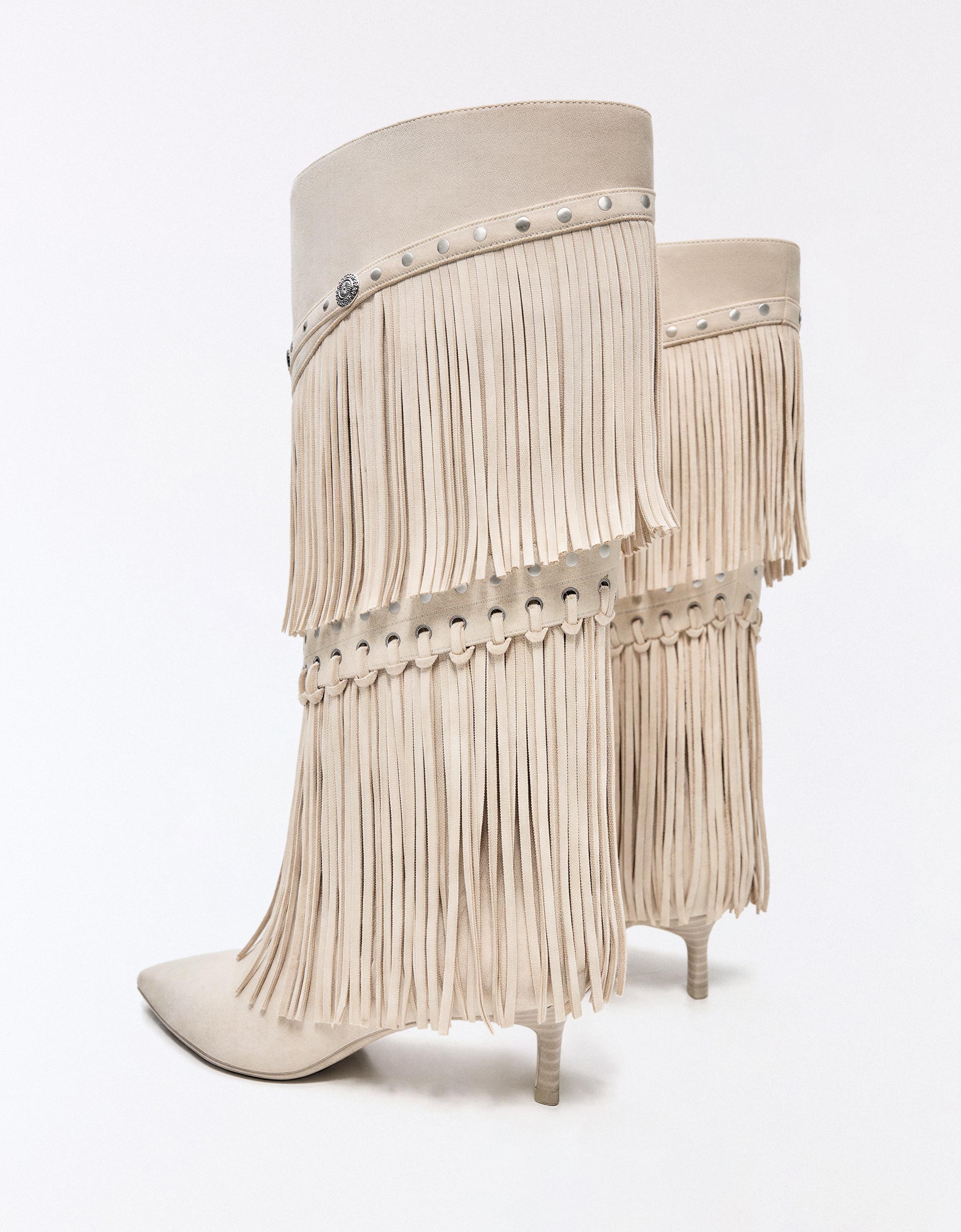 Fringed heeled boots — BEIGE