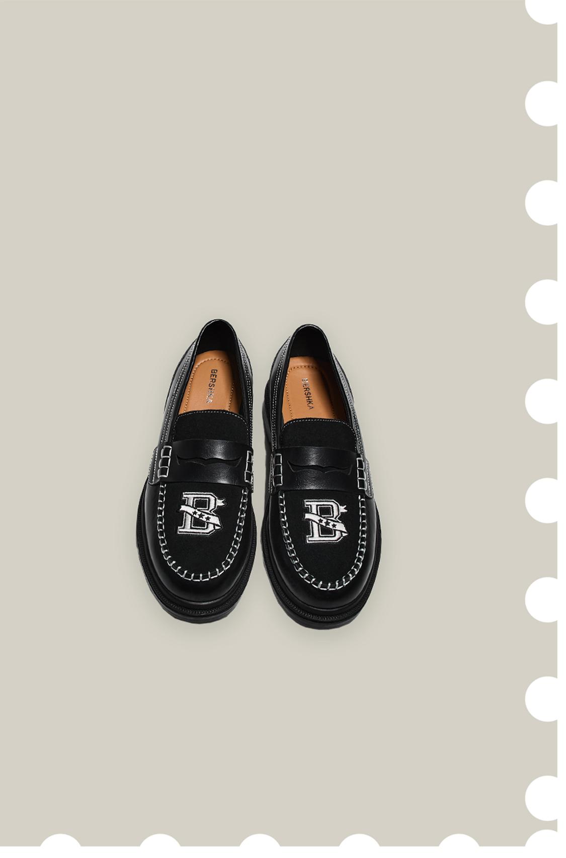 Loafers with embroidered detail