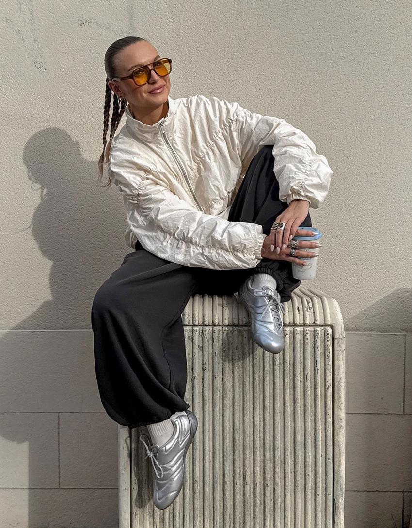 Deportivo fútbol-Gris