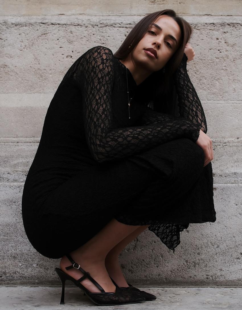 Midi-Kleid mit langen Ärmeln und Spitze-Schwarz