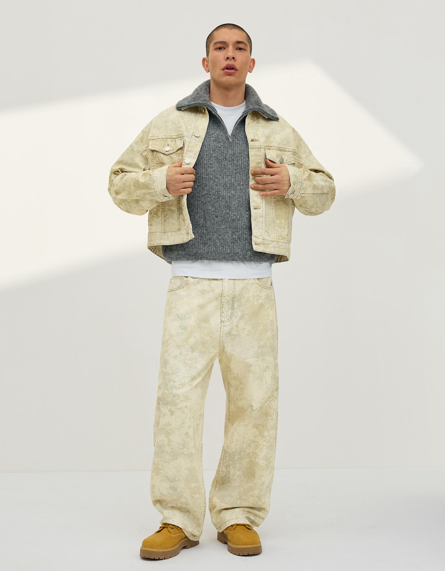 Bershka jeansy o kroju barrel z nadrukiem zielony
