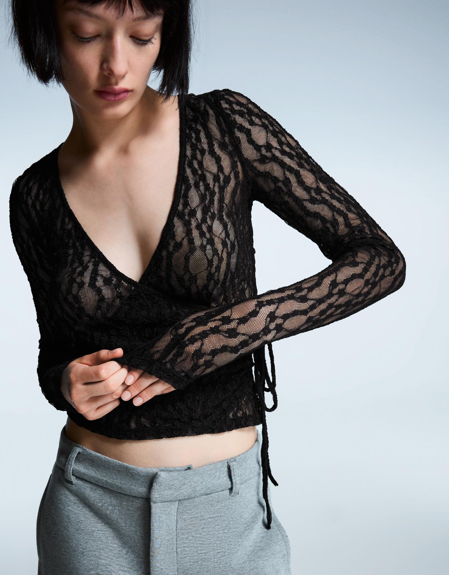 Bershka koszulka z długim rękawem z koronką blonda i węzłem czarny